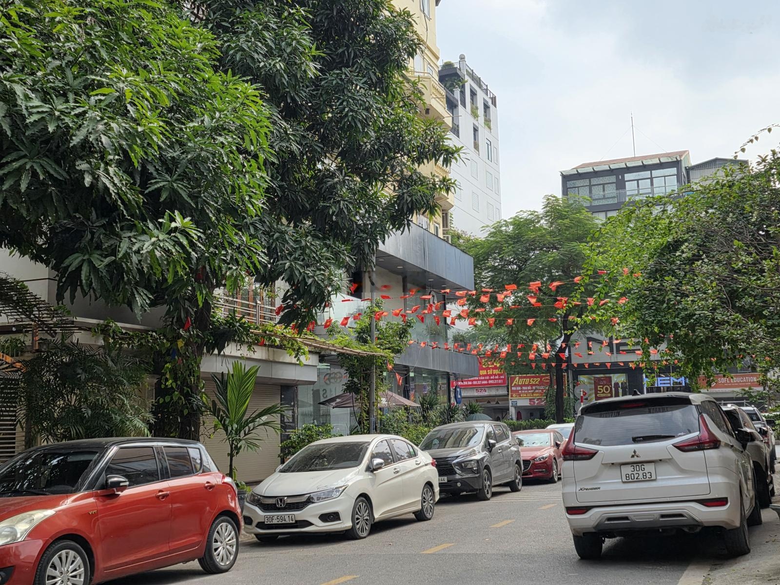 Phân lô nguyễn văn cừ + gia thụy , sổ đỏ 70m2 * m tiền 4.8m * nhà 4 tầng , mặt ngõ 7m vỉa hè 2 bên