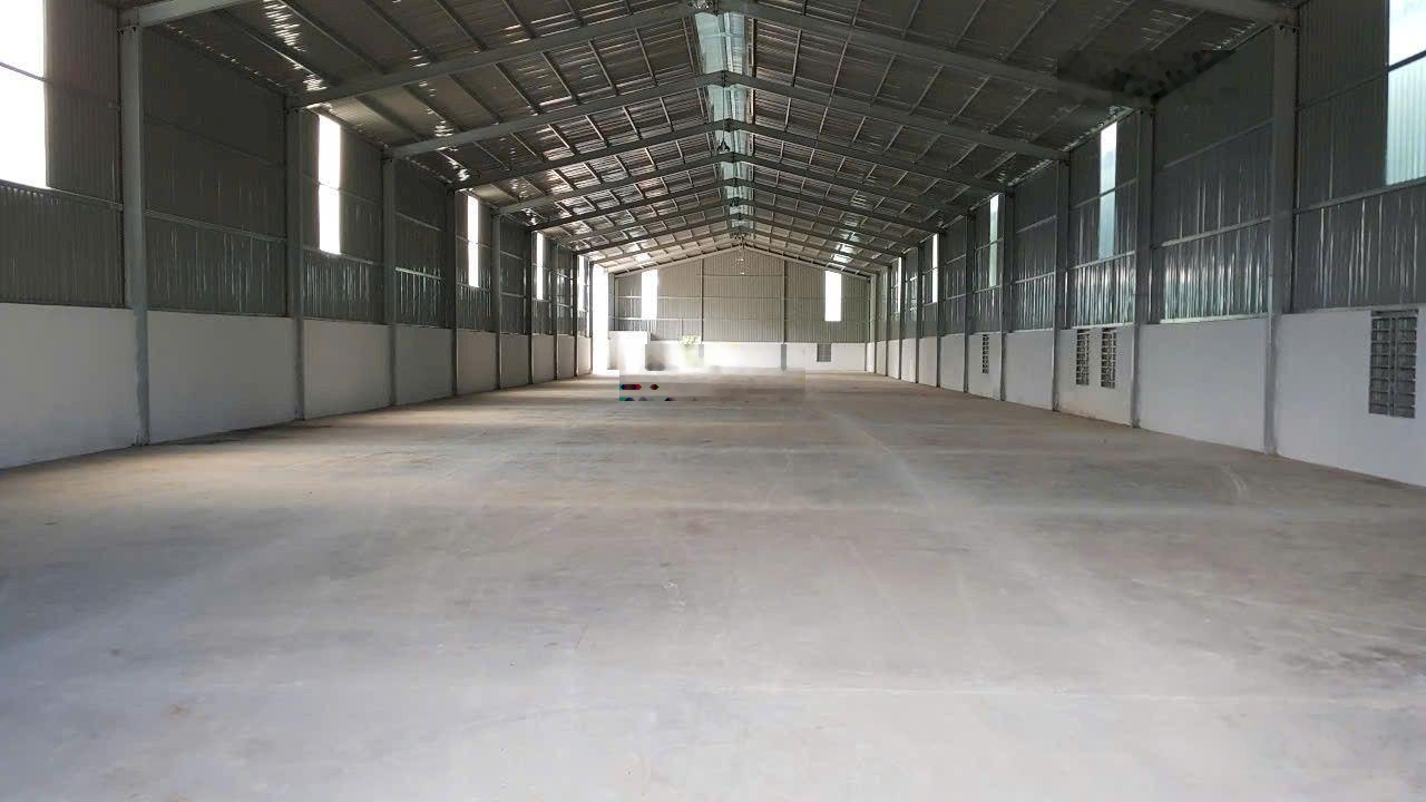 Cho thuê nhà xưởng 1700m2 Ngã Tư Ga, đường xe công 40 feet lưu thông