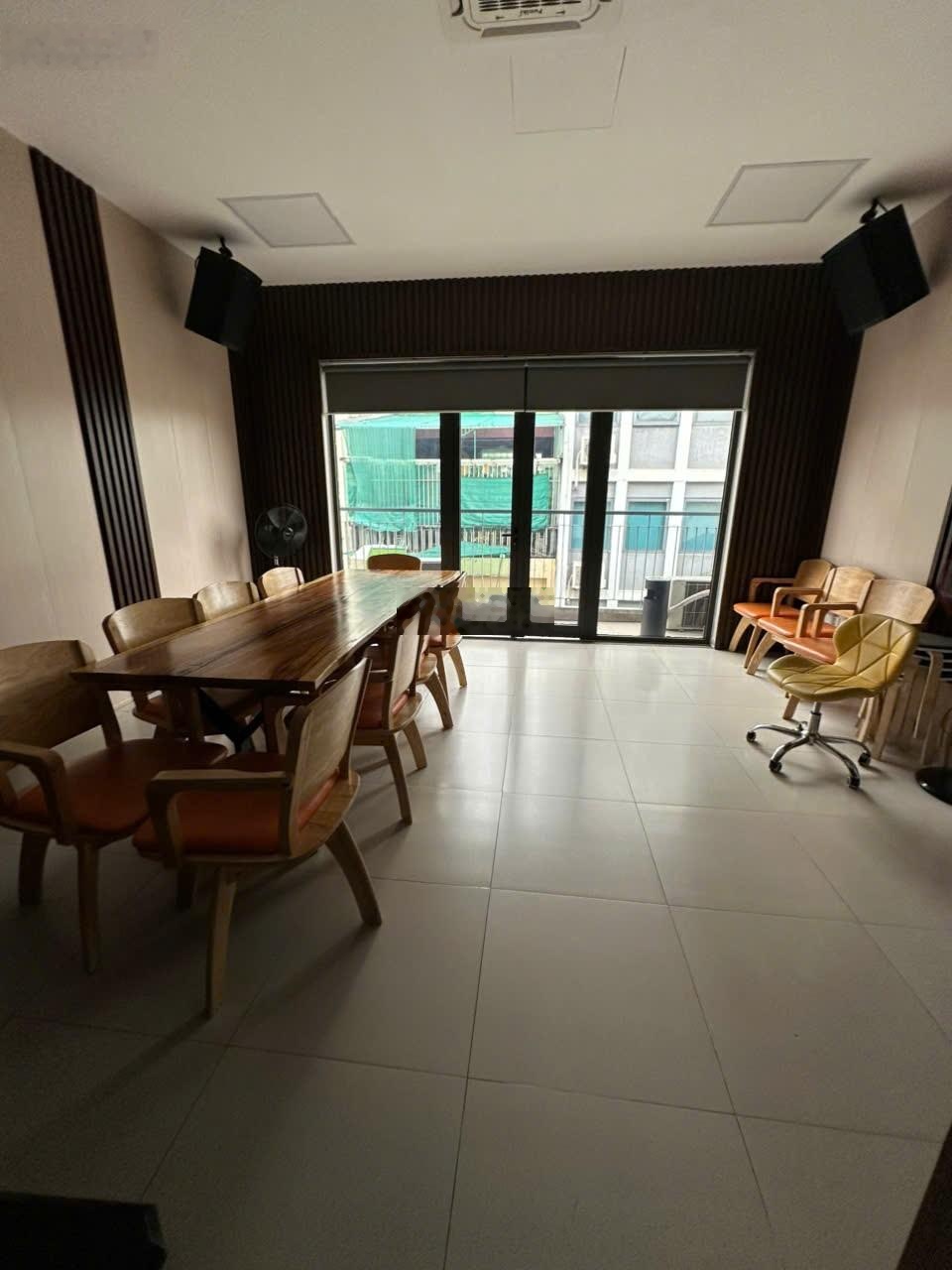 Cho thuê nhà riêng phân lô KĐT Trung Yên.Dt 65m*6T*Mt 5m,thang máy.Giá 45tr/th