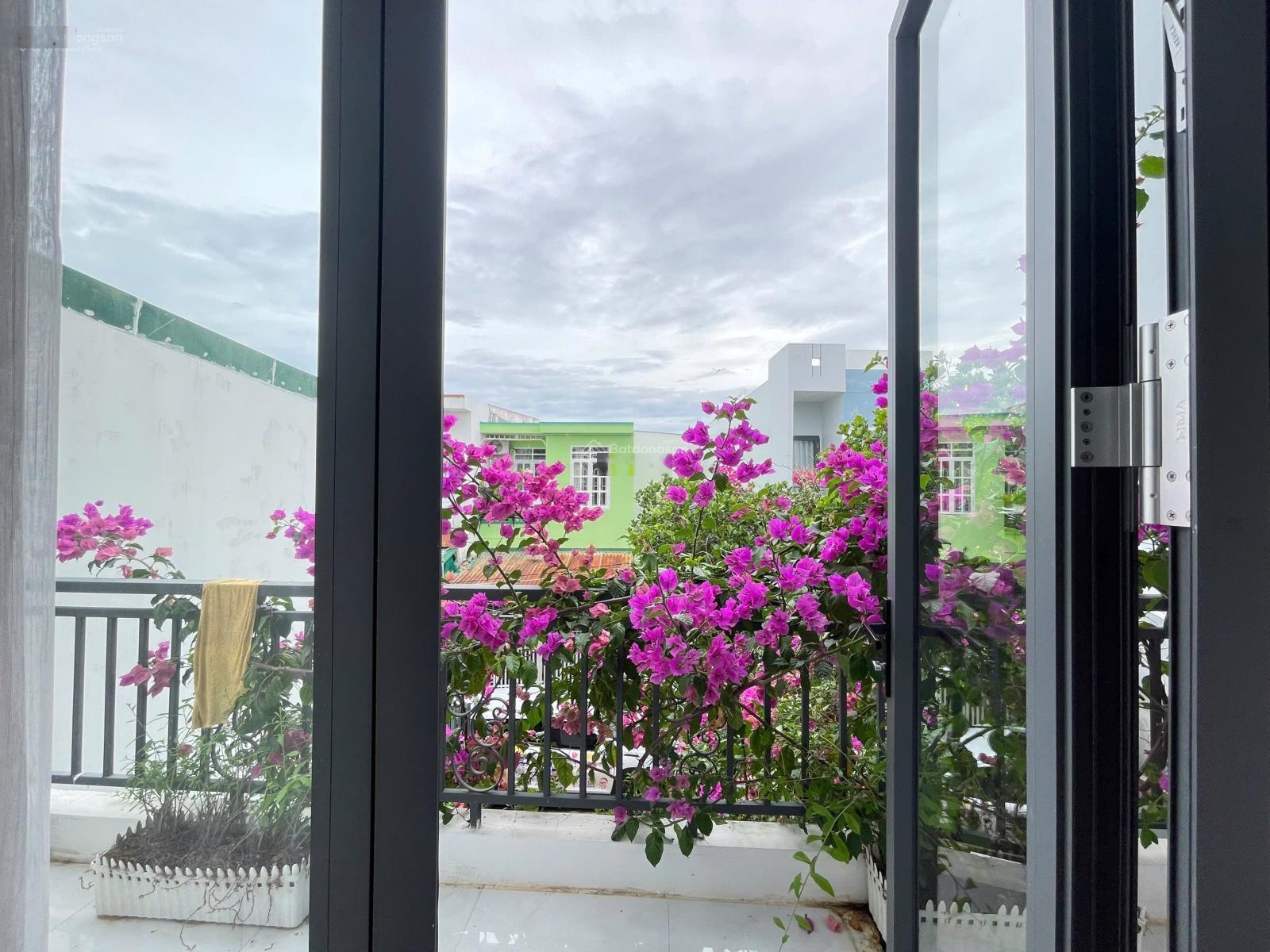 Nhà nha trang thiết kế đẹp sân ô tô, full nội thất gần, trung tâm tp, giá 4 tỷ có thương lượng