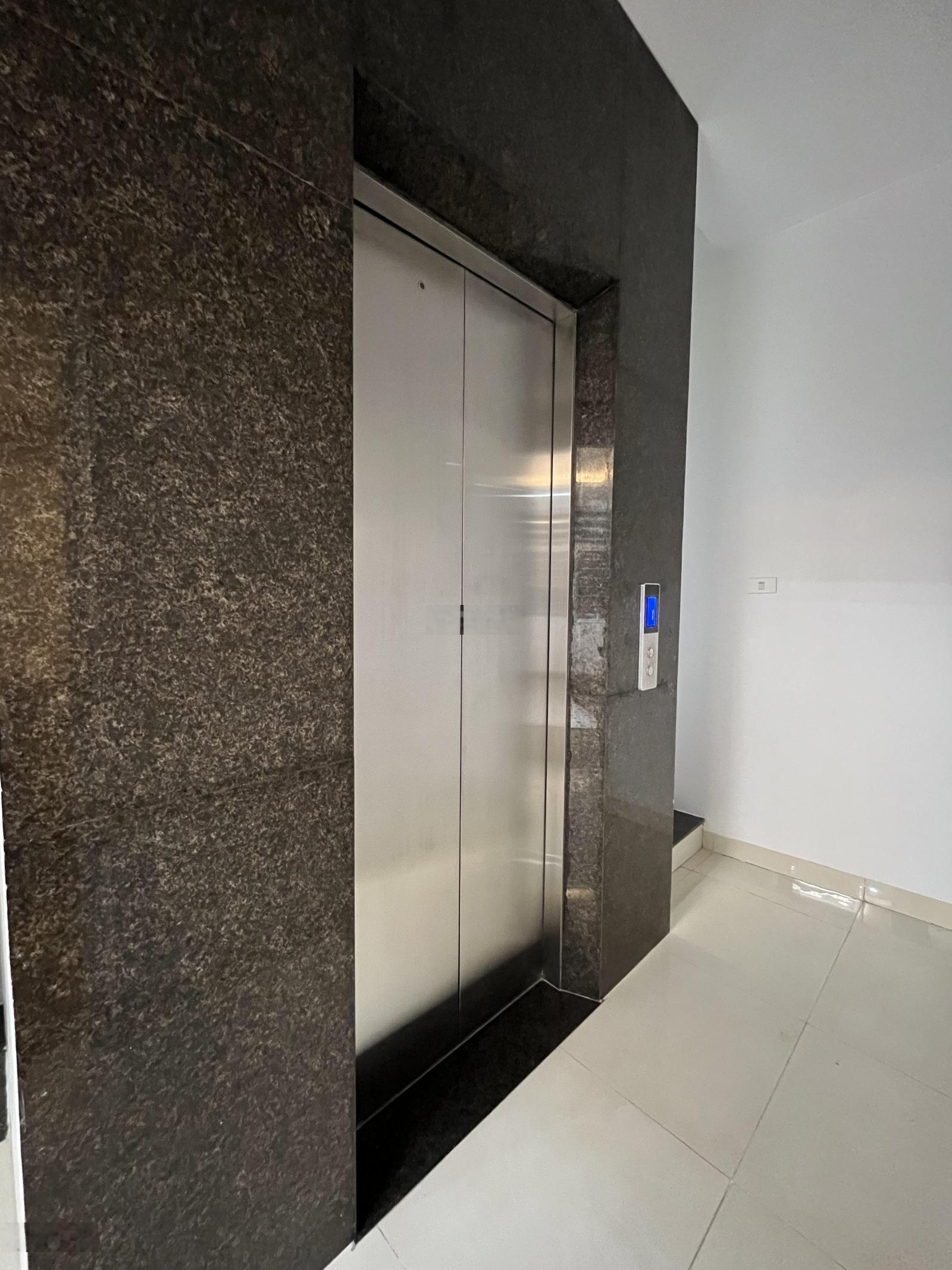 Bán nhà mỹ đình 7 tầng thang máy sẵn ở, oto dừng đỗ alo