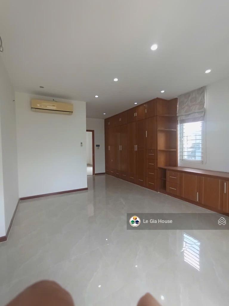 Siêu phẩm mặt tiền - 1 hầm + 6tầng diện tích 163.3m2 - giá chỉ 22.8tỷ đường lê văn thịnh