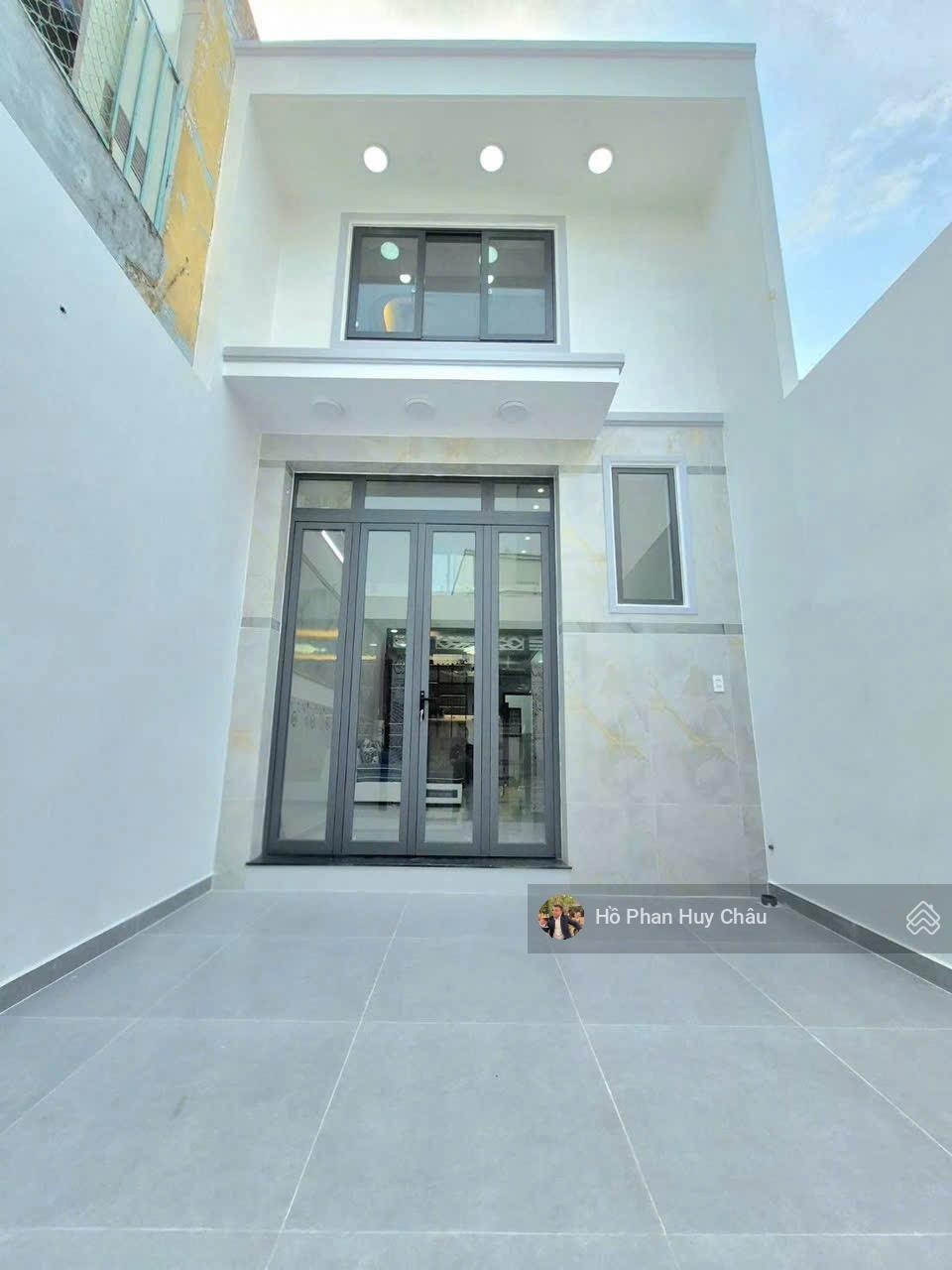 Giá rẻ mới xây chỉ 4 tỷ 9 - 4m x 19m - 2 tầng