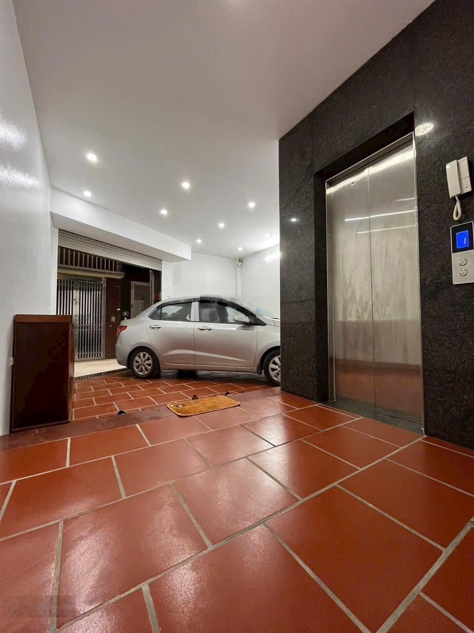 Bán gấp nhà 7 tầng thang máy ôtô vào nhà ngay sau trường cao đẳng bách khoa hà nội, giá chỉ 13.9 tỷ