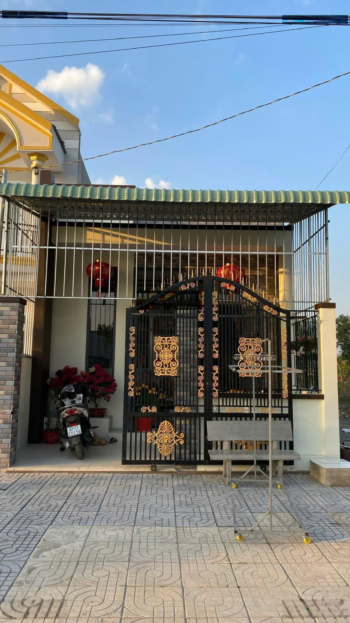 Bán gấp nhà đang ở xây dựng kiên cố ngay kdc Lavender sổ riêng thổ cư 100%, Gần chợ Thạnh Phú