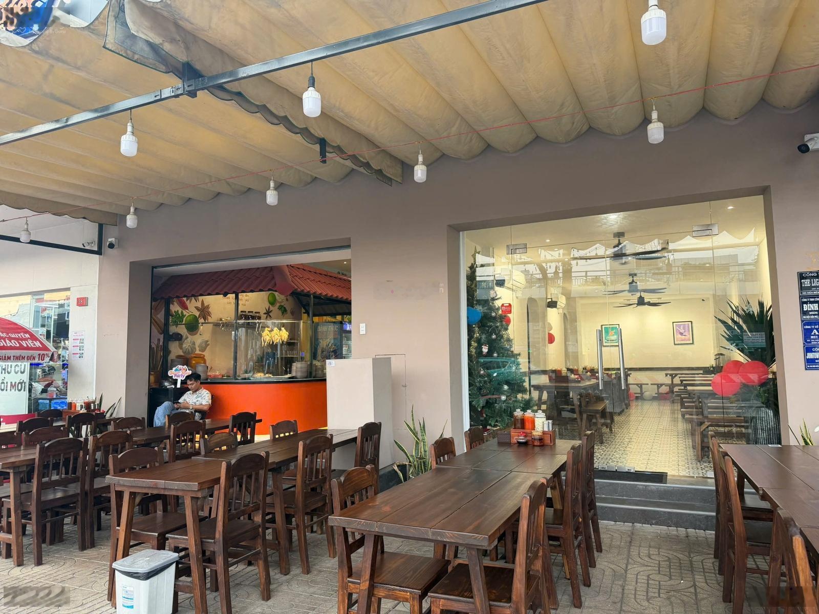 Cho thuê MB kinh doanh mặt tiền đường Điện Biên Phủ, Bình Thạnh, 4mx12m, Giá thuê 29tr/ tháng.