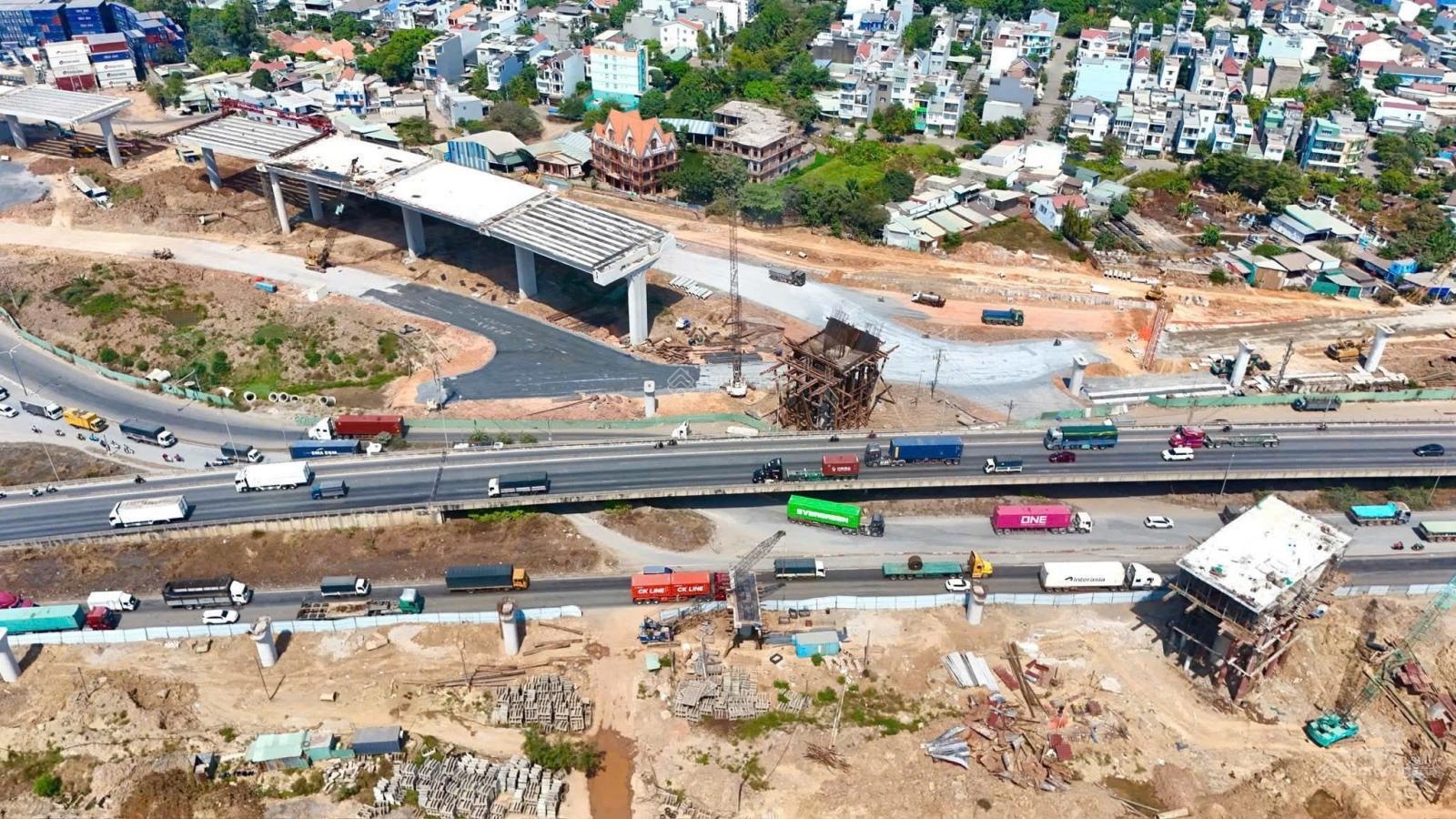 Cần bán shophouse Avenue căn số 5 DT gần 53m2 vị trí đẹp tiềm năng cao tỉ LH 0909864829