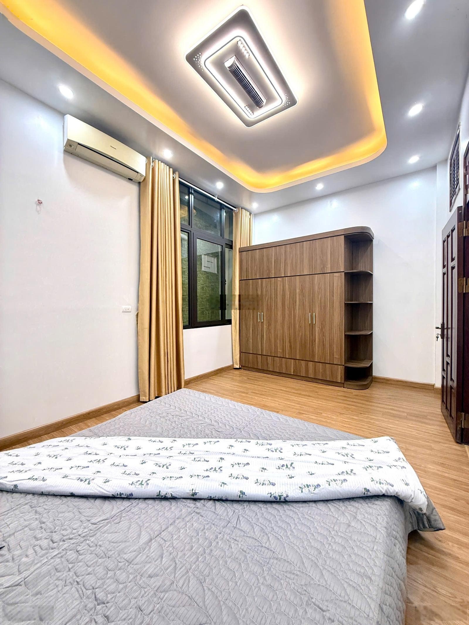 Bán nhà dân xây tại ngõ 59 lê đức thọ cạnh trường trí đức 50m2, mt 5,2m giá hơn 13 tỷ.