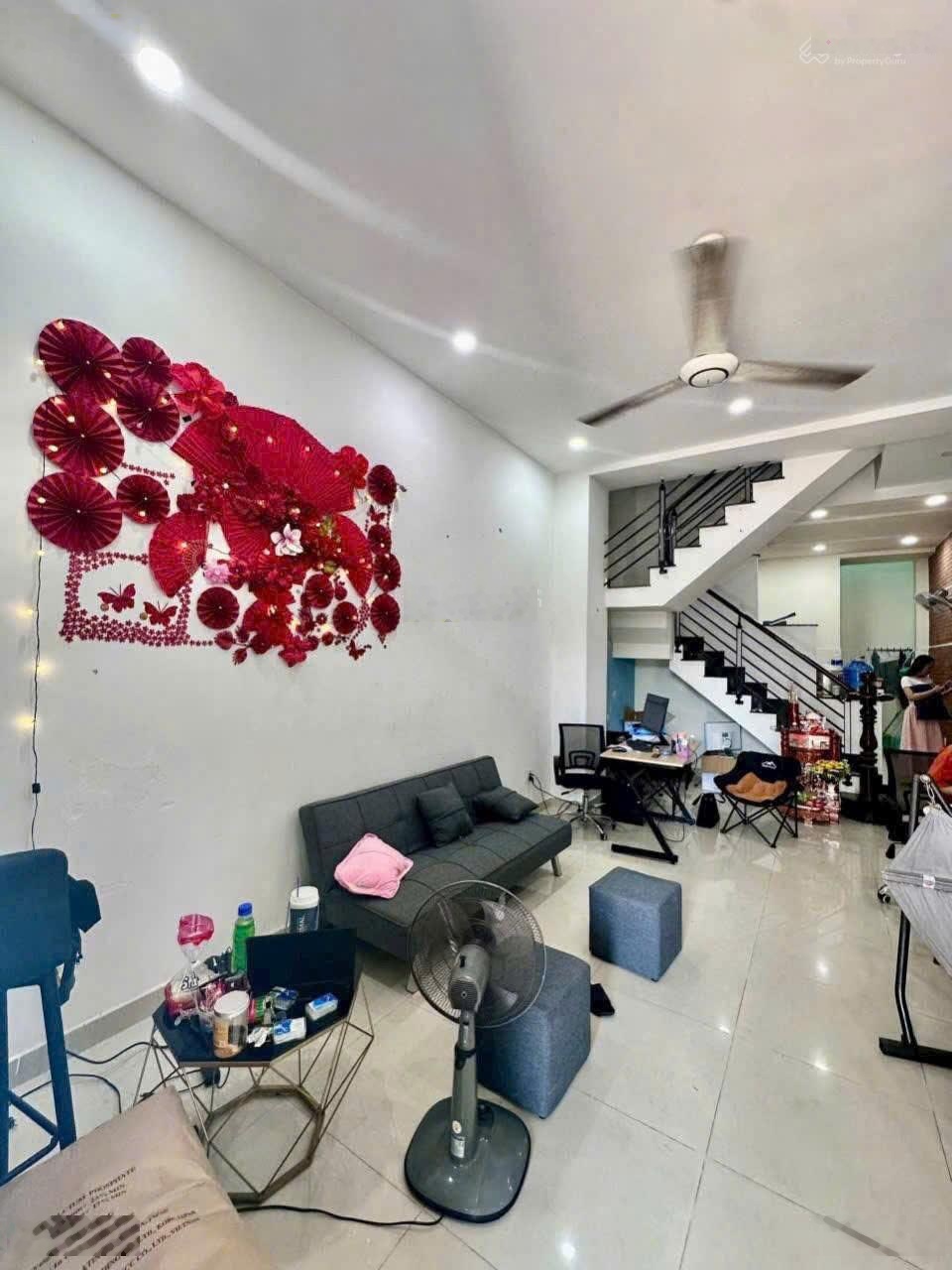 Cho thuê nhà nguyên căn hẻm xe hơi, 3PN, 2 WC, Quận 9, 6tr