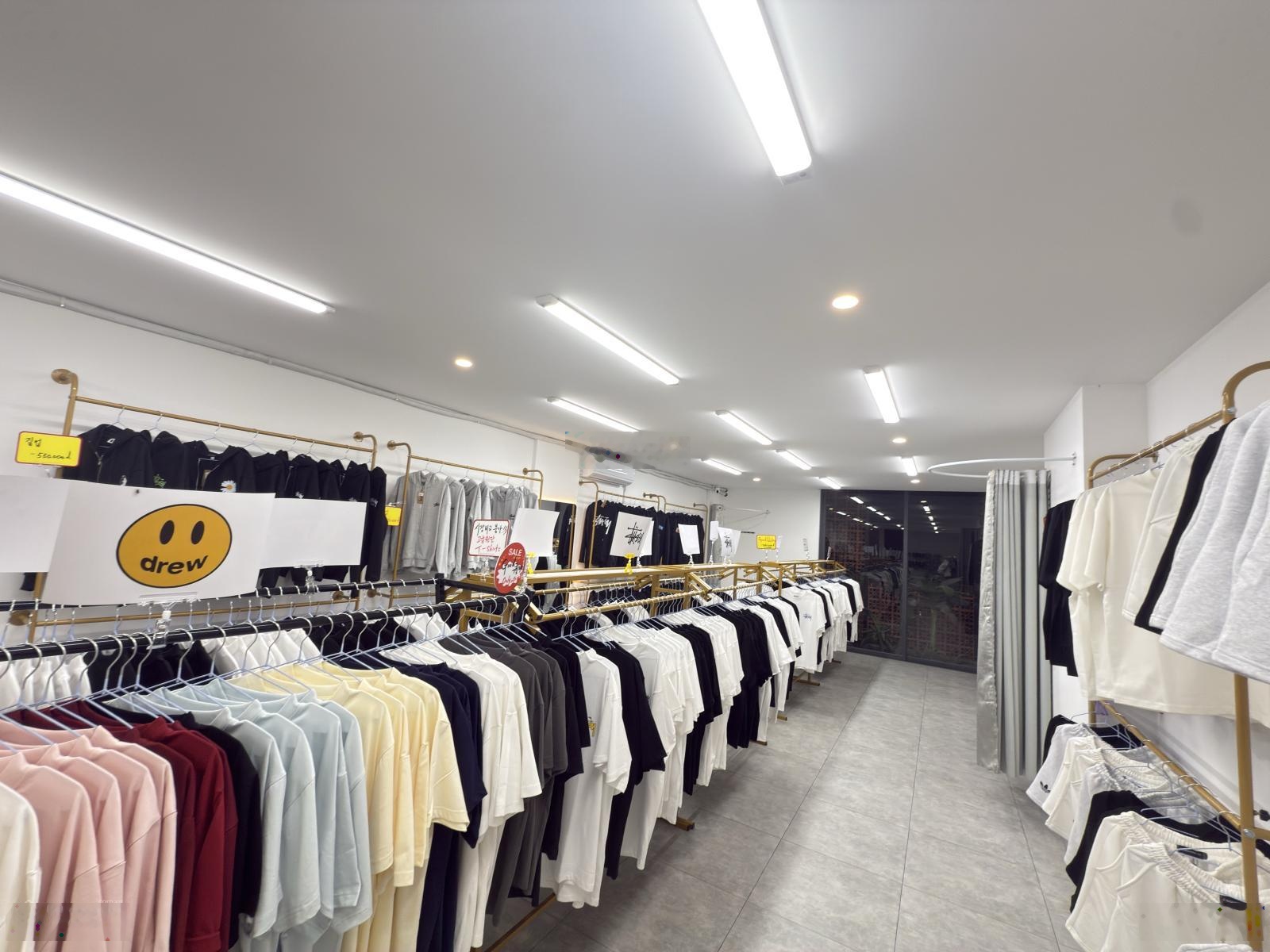 Nhà mặt tiền 3 tầng sang ngượng cửa hàng