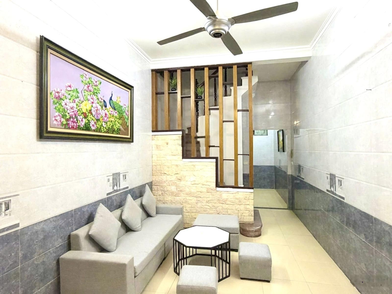 Chính gửi nhờ bán nhà Sát Trương Định- 5 tầng dân xây , ngõ ba gác-34m2- Nhô 7 tỷ