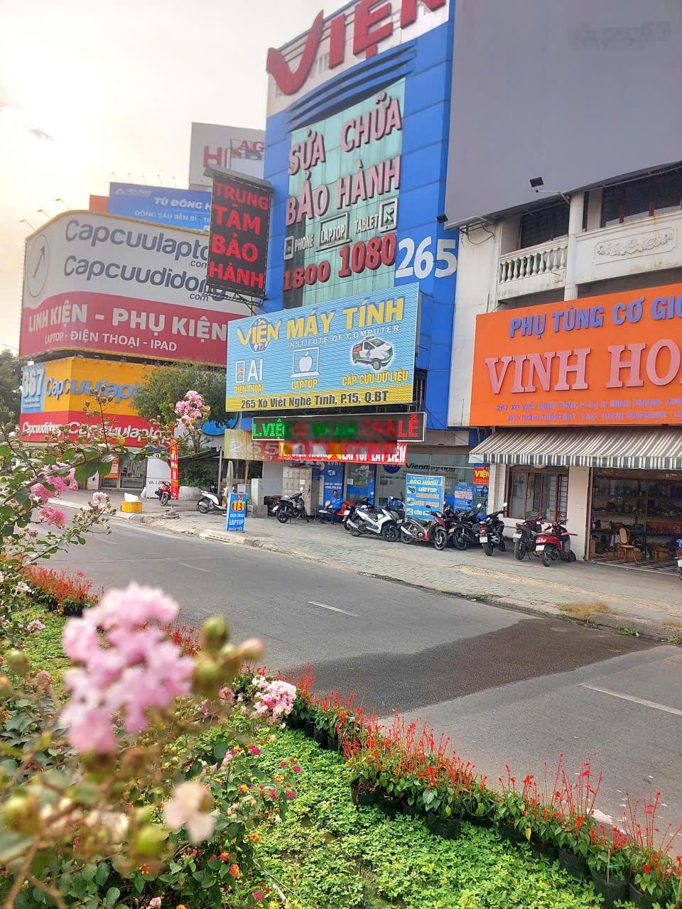 Cho thuê nhà mặt tiền, góc ngã tư hàng xanh, quận bình thạnh