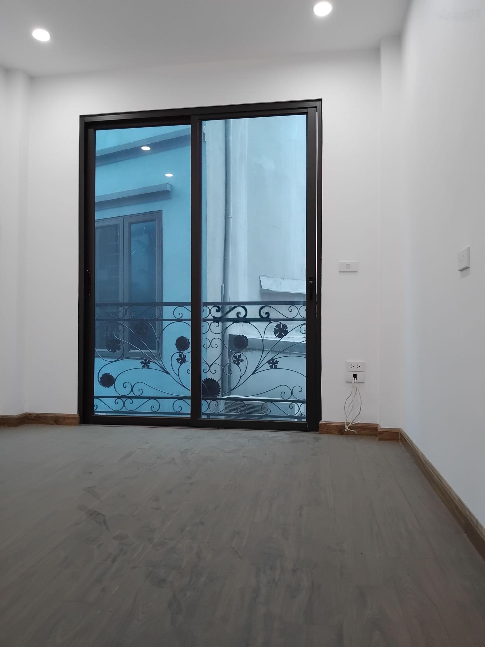 5 tỷ- Nhà đẹp- giá tốt Yên nghĩa -Hà đông Nhà 4 tầng, xây mới kính cong,