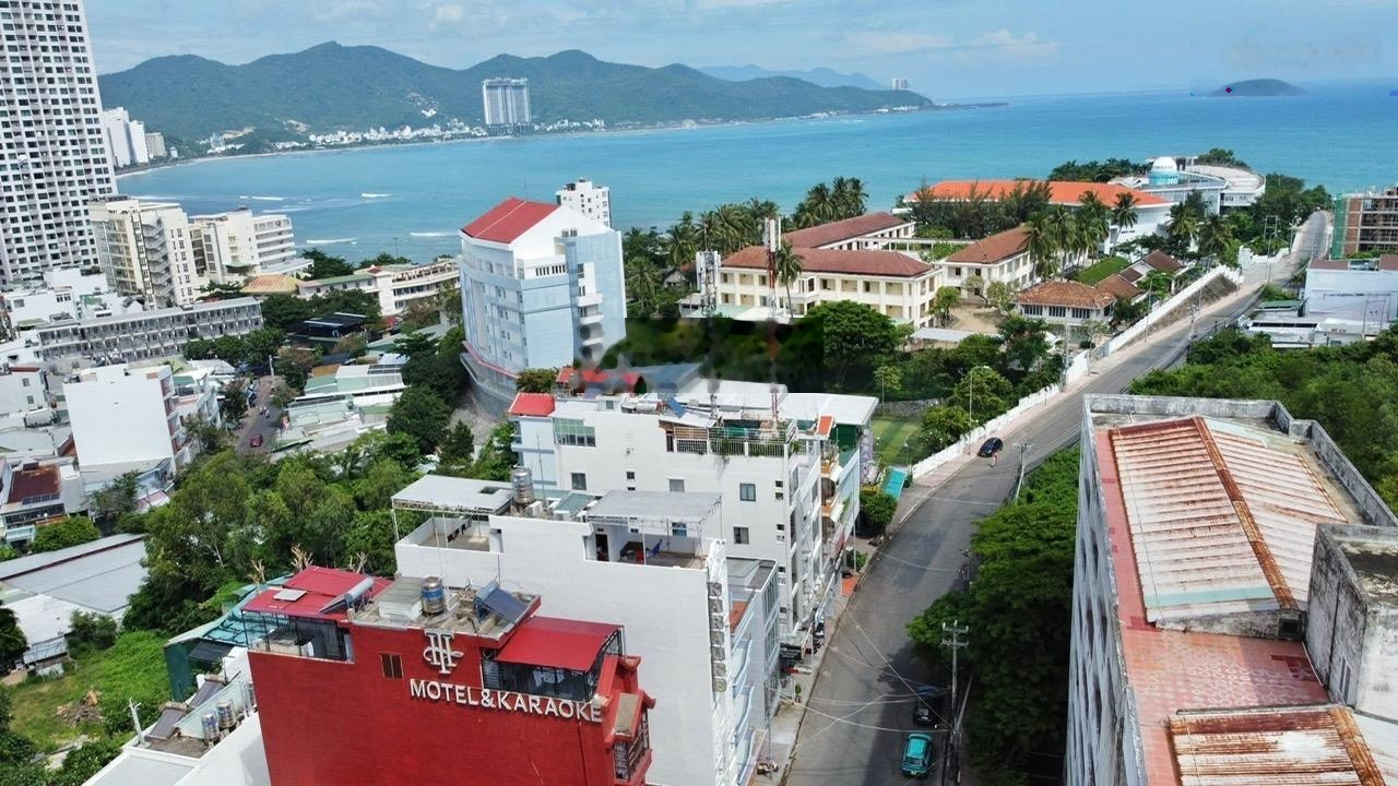 Bán nhà cách bãi tắm chỉ có 350m, mặt tiền đường Nguyễn Đình Chiểu ( tốt hơn thị trường 1-2 tỷ )