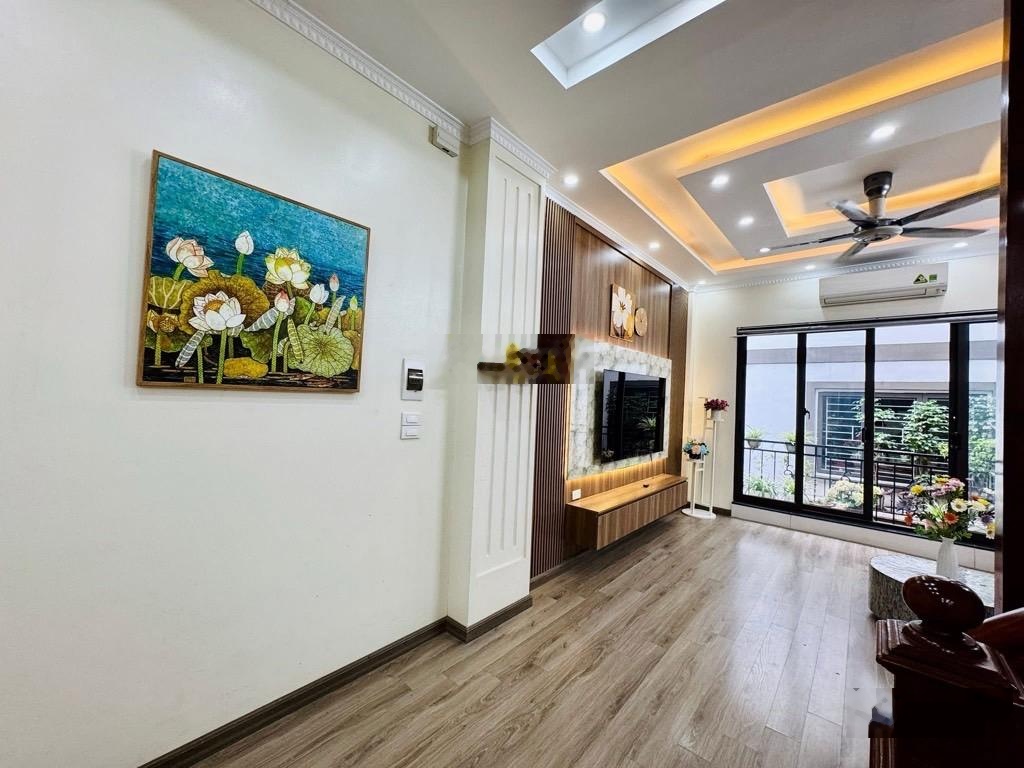 Phân lô đền lừ _ ô tô 7 chỗ vào nhà - kinh doanh - 2 thoáng vĩnh viễn - ngõ thông bàn cờ