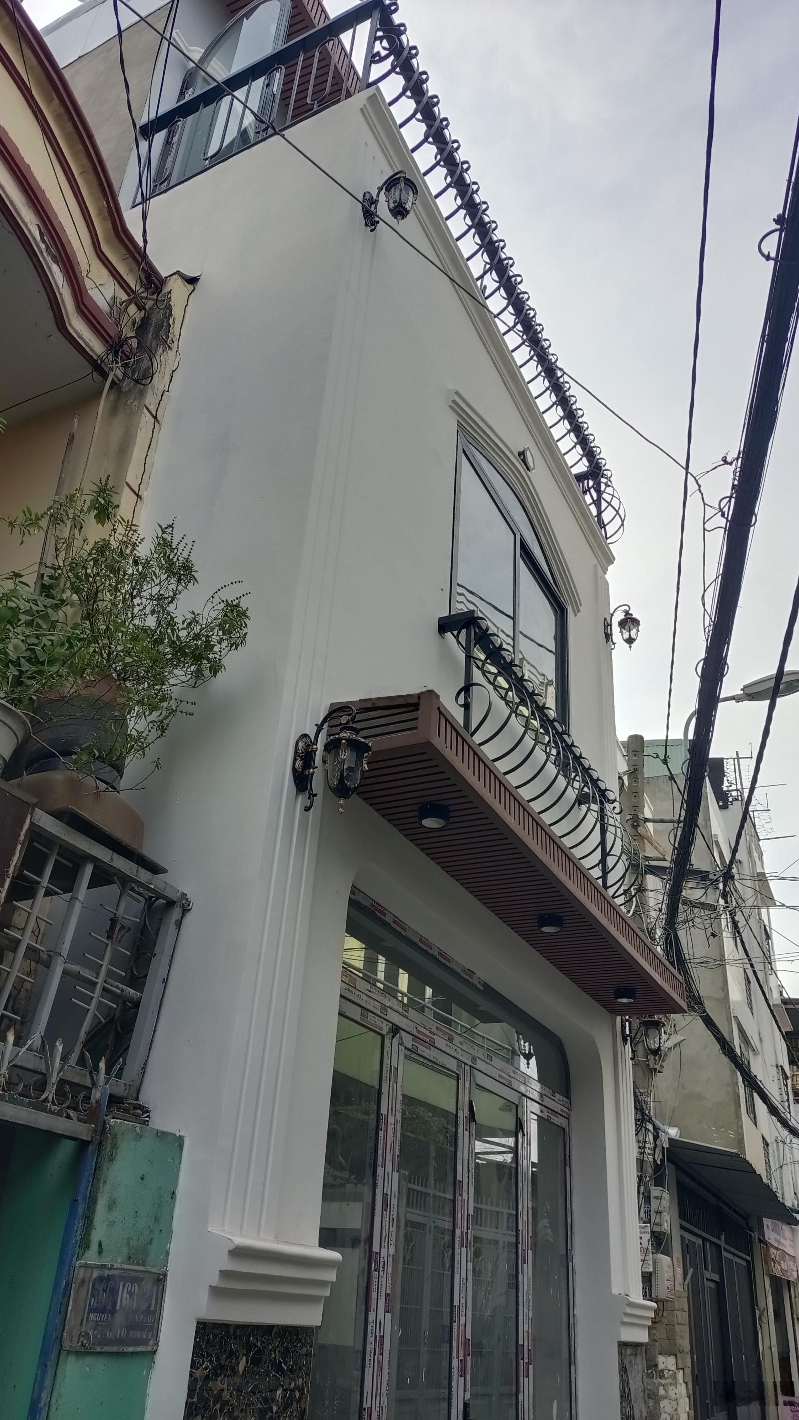 Nhà Mới Ở ngay, 3 Tầng 3 PN, Xe hơi thông, gần Chợ, ĐH Văn Lang, ST Emart