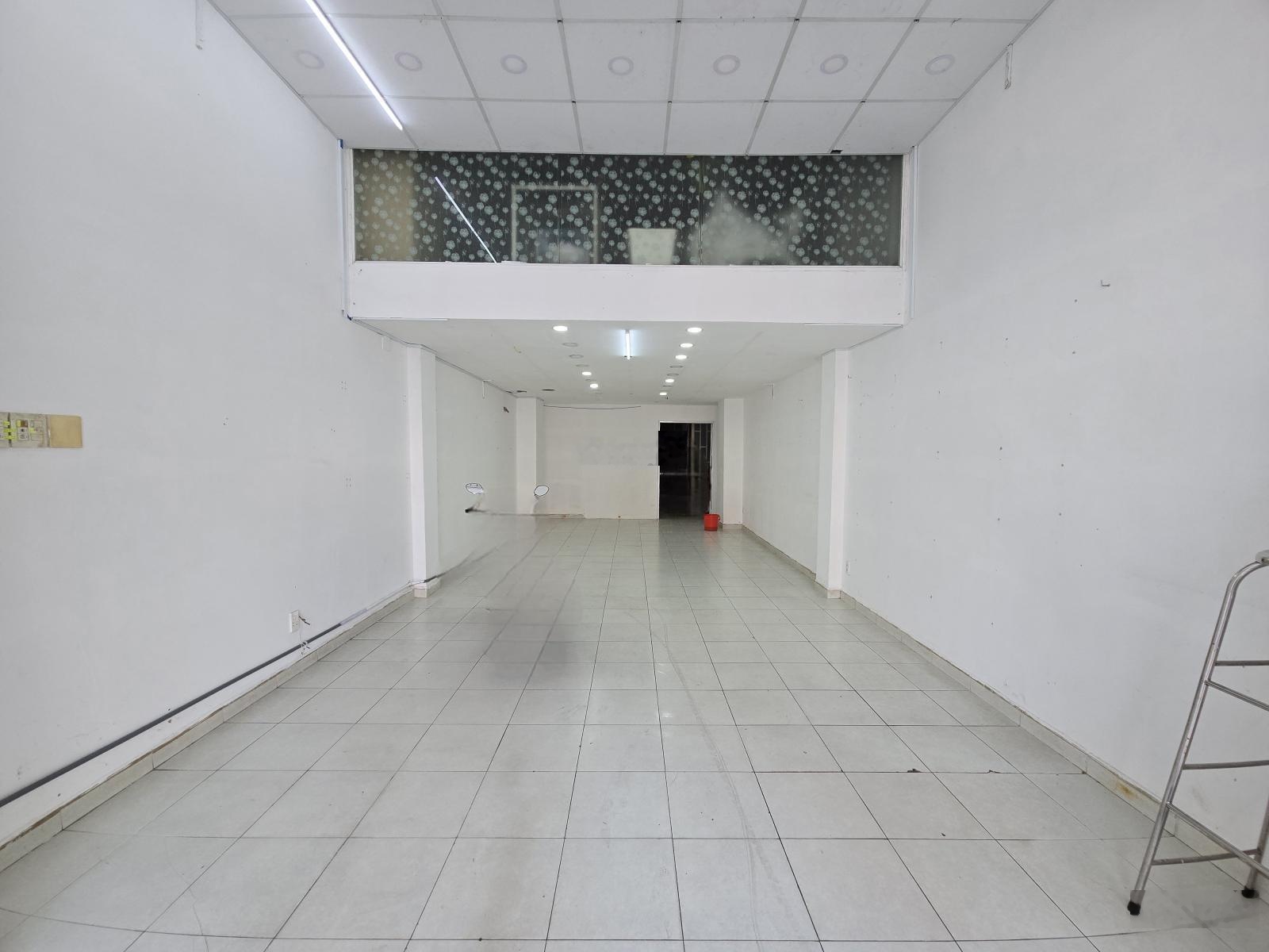 Mặt bằng kinh doanh ngay mặt tiền đường Lâm Văn Bền - Quận 7 | 65m2 | Khu sầm uất