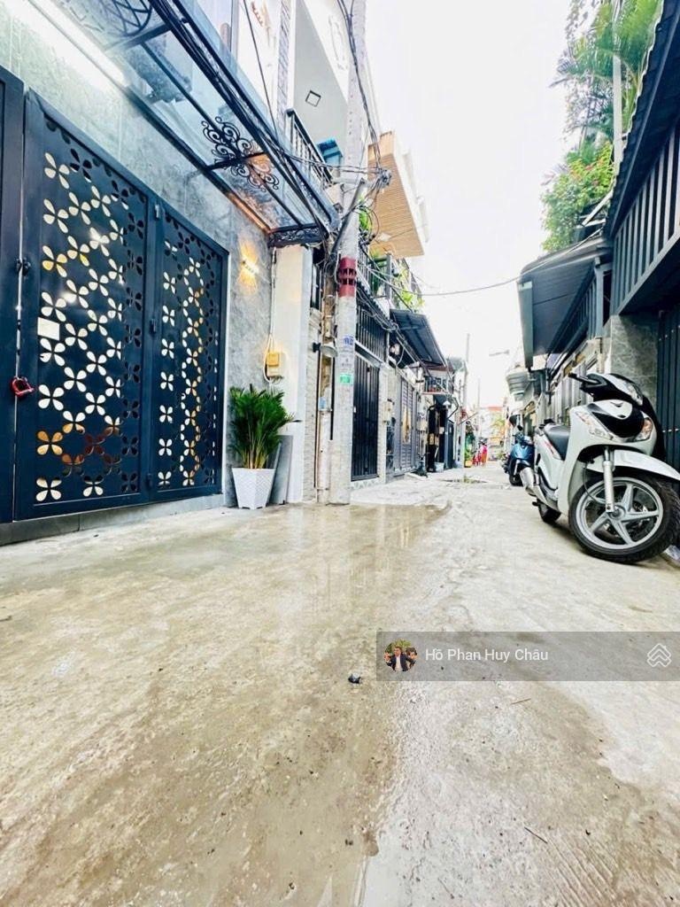 Bán nhà Huỳnh Tấn Phát nhà mới 1 trệt 2 lầu, 4PN 5WC ngang 5.5m, giá 5.2 tỷ