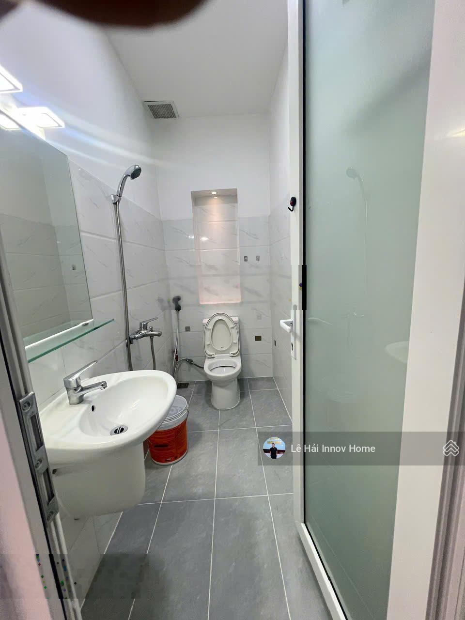 10,8 tỷ - sát Lữ Gia (4x14m, 4 tầng - nhà mới ở liền) - đường 7m, xe hơi vào nhà - giá tốt