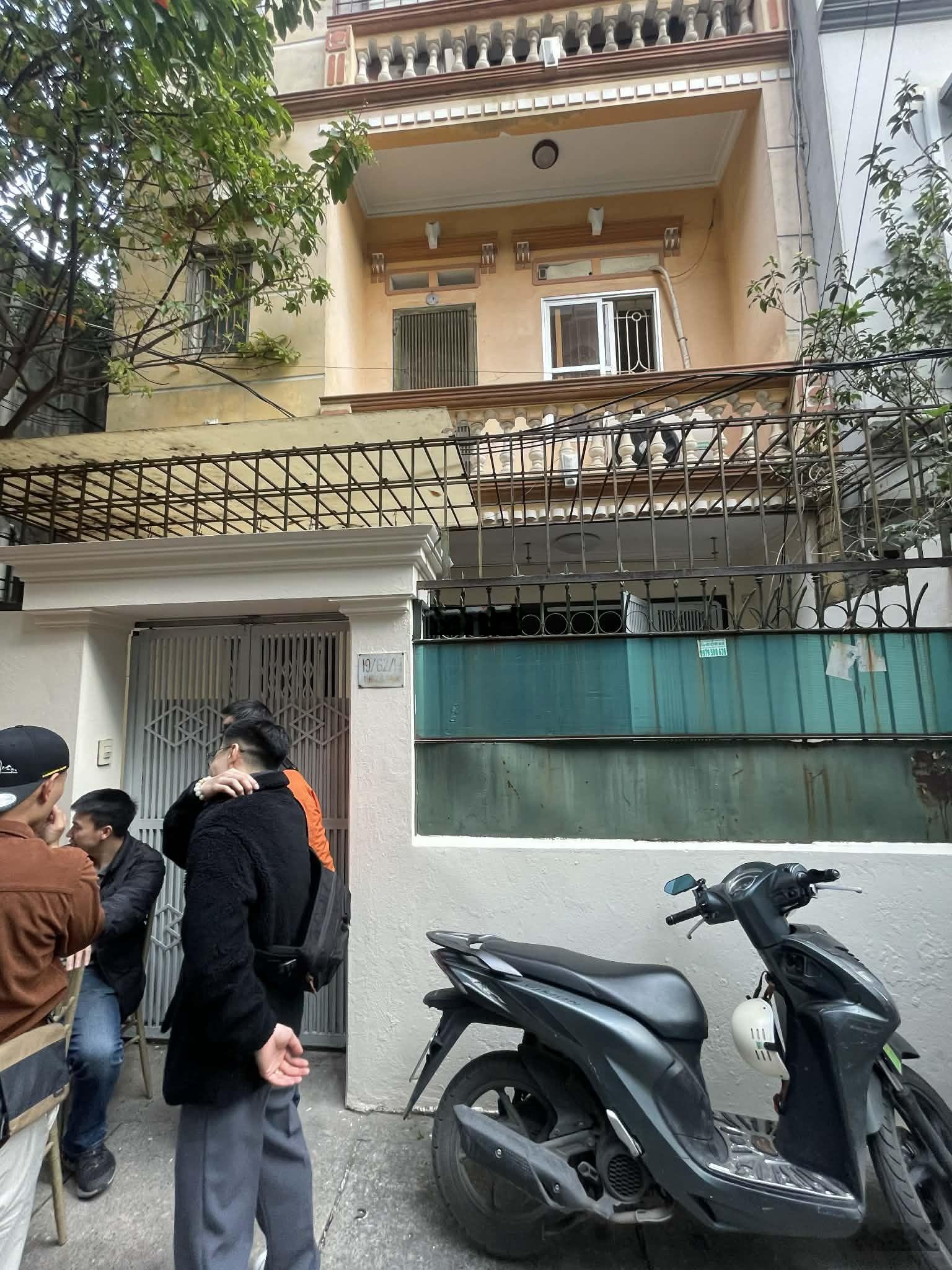 Cho thuê nhà riêng 3 tầng tại ngõ 19 Lạc Trung, Thanh Nhàn, Hà Nội