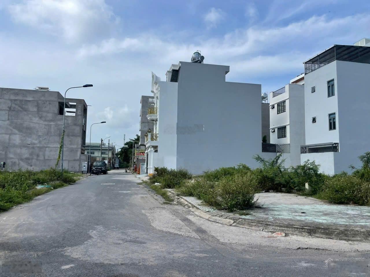 Bán nhà riêng chính chủ tự xây dựng đẹp diện tích 5*19.5 , xây dựng 1 trệt + 1 lửng + 3 lầu .