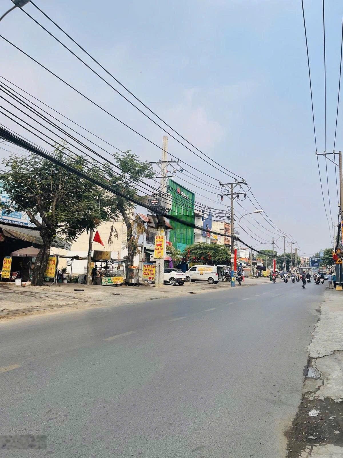 Siêu phẩm! Bán mặt tiền Nguyễn Duy Trinh- P. Bình Trưng Quận 2 DT 100m2 (5m x20m) - Giá 24 tỷ