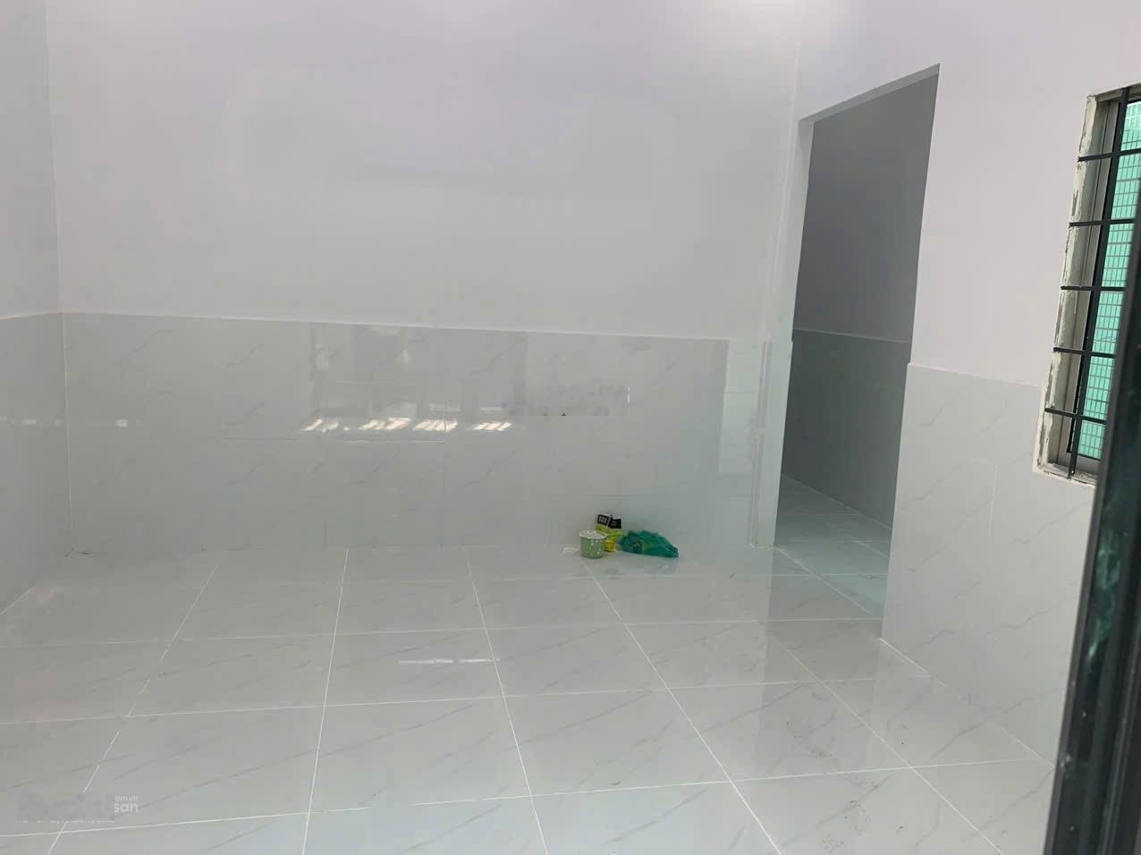 Bán nhà cấp 4 sát Quốc Lộ 1 K, gần đường Ống Nước tại Dĩ An tiện đi thành phố