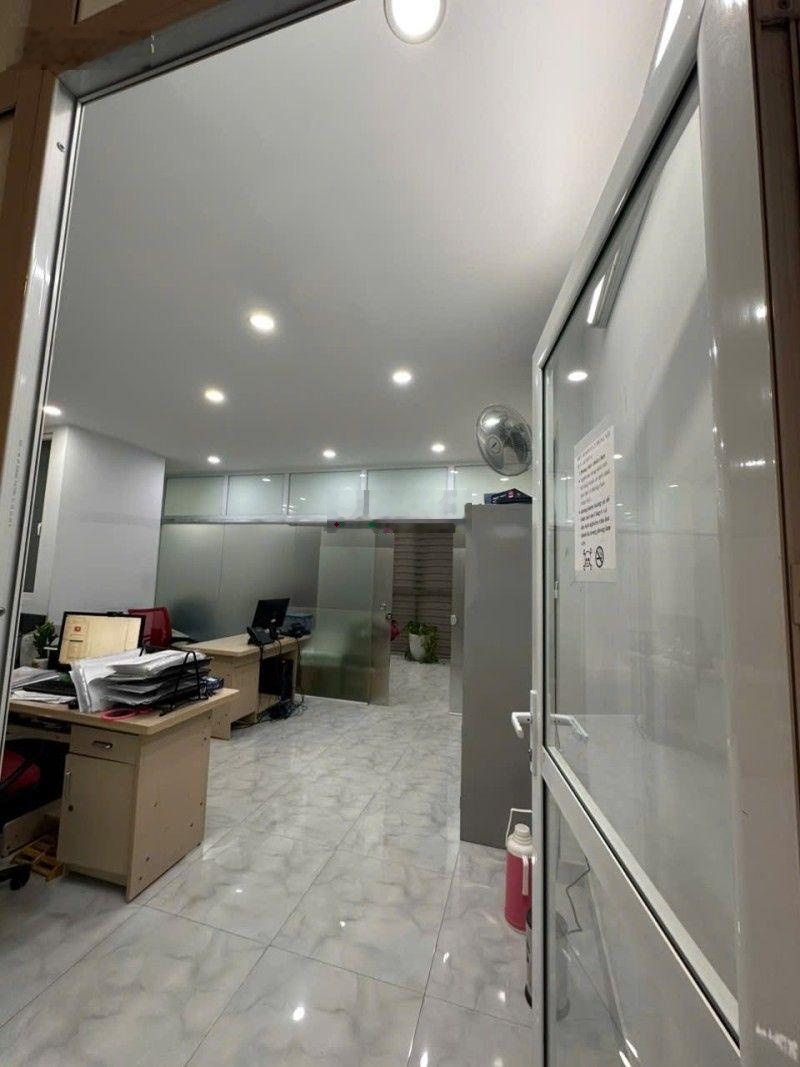 Chính chủ tôi kẹt tiền hạ 5tỷ bán gấp nhà mặt hồ phương mai dt 65m2 xd 8tầng thang máy kinh doanh