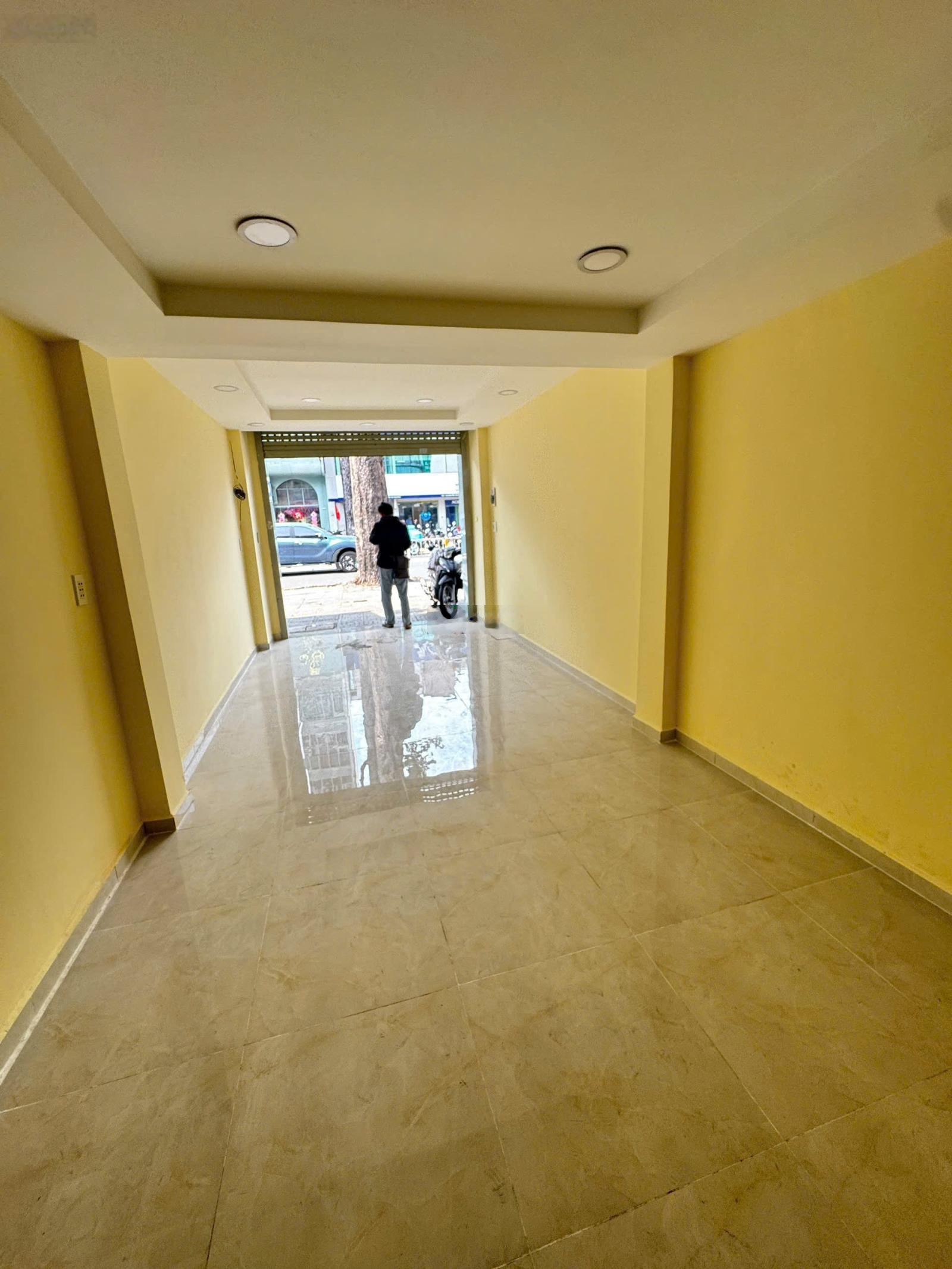 Cho thuê nhà mặt tiền Nguyễn Tri Phương, Quận 10 - ngay chợ Nhật Tảo chỉ 30 triệu/tháng