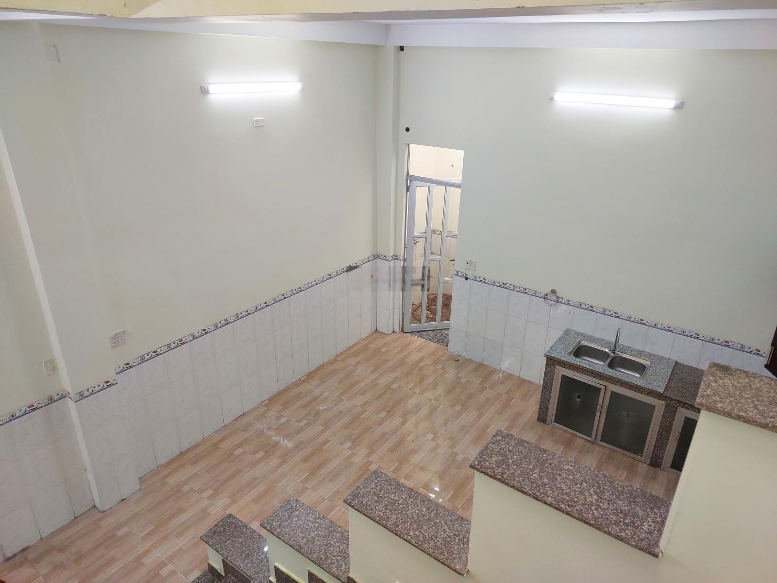 Bán nhà lầu đường chính D1 gần chợ 78 giá tốt trong KDC