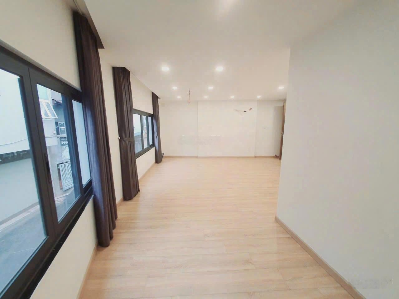 Cho thuê nhà góc 2 mặt tiền Hoa Đào, Phú Nhuận - ngang 8m - trệt 3 lầu suốt - giá 30 triệu