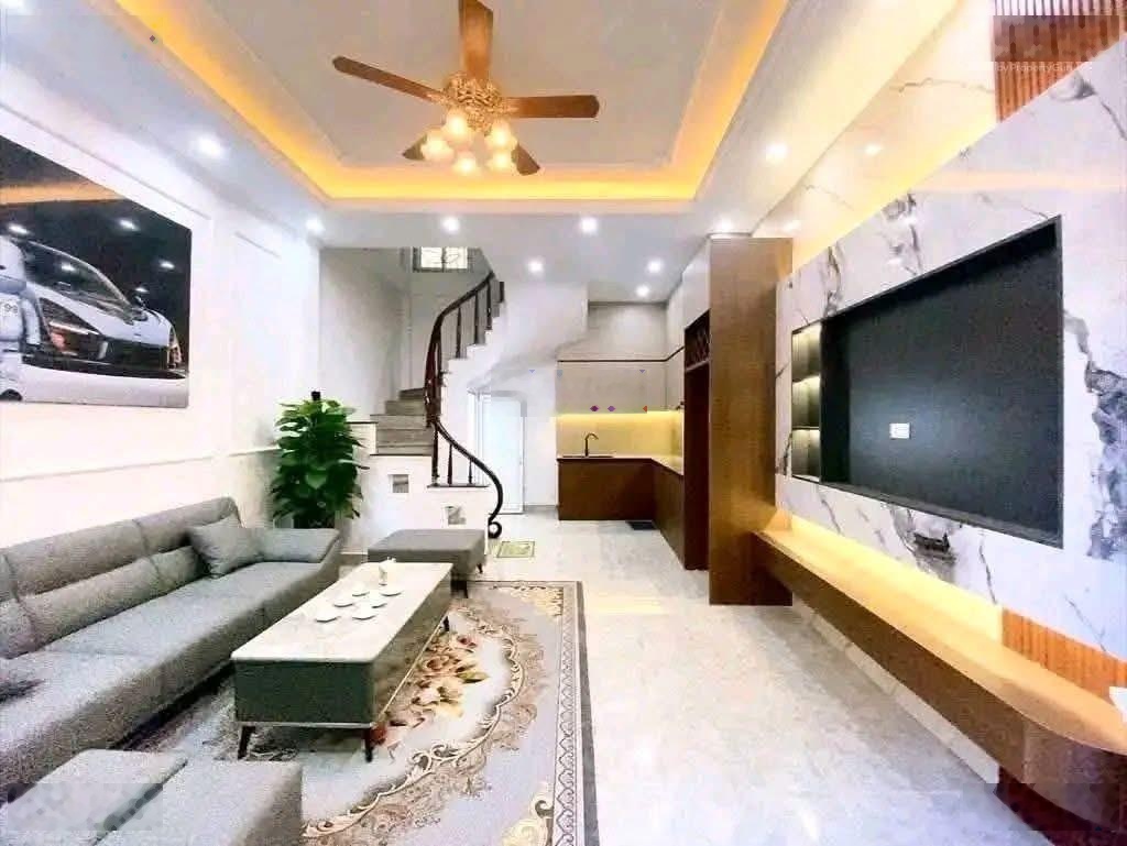 Bán Nhà Phố Bằng B - Hoàng Liệt 41m 5 Tầng MT4,5m Ô Tô Đỗ Sát Cửa Giá 8,45 Tỷ Ngõ Rộng 3m