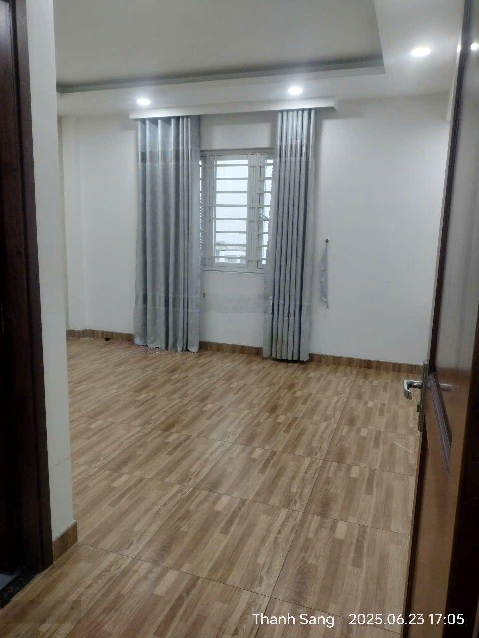 Nhà full nội thất 1 Trệt Lửng 3 Lầu 5x18m 5 Phòng 5 KDC Hoàng Quốc Việt Giá 1 Tr