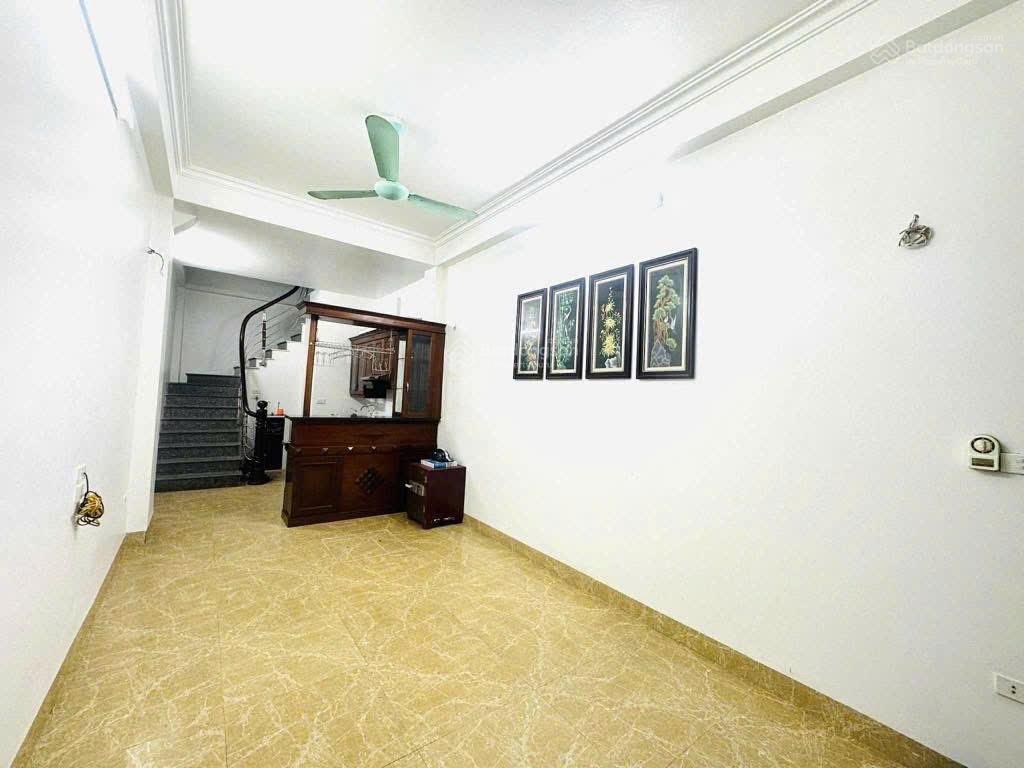 Nhà 5 tầng Kim Quan Việt Hưng, ô tô đỗ cửa, ngõ thông bàn cờ