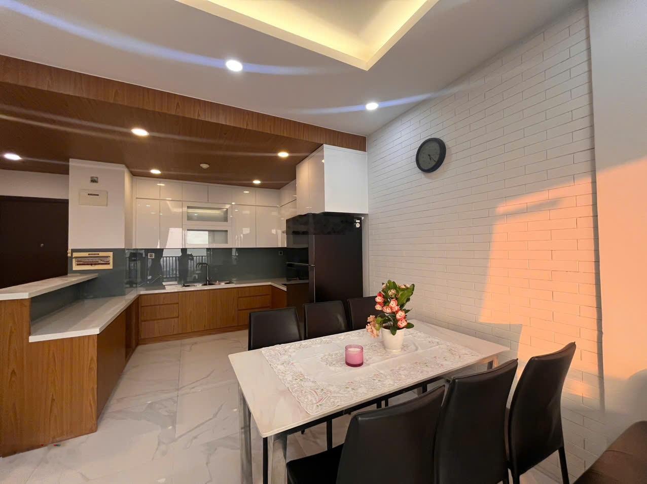 Cho thuê căn hộ Orchard Parkview, 85m2, 3PN, 2WC, nội thất, có suất ô tô, giá 22tr/th. 0976028738