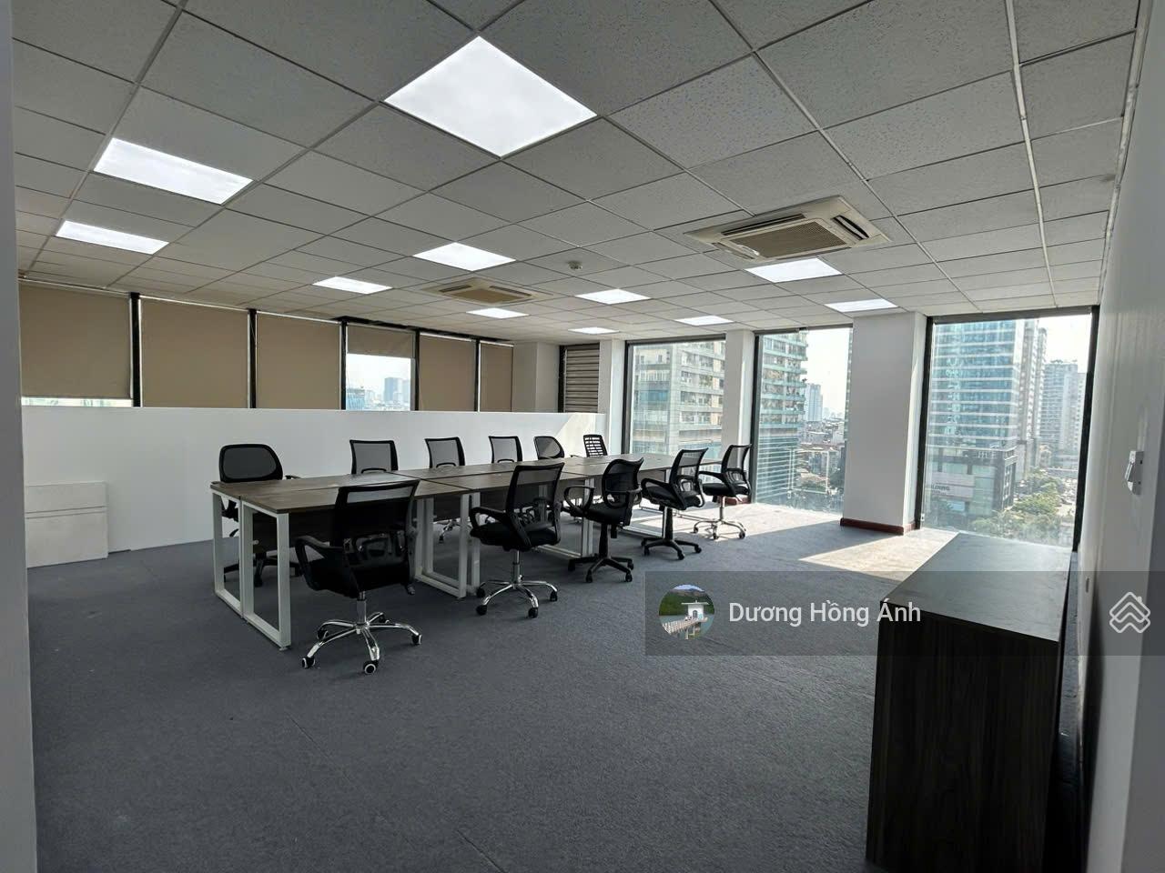 Cho thuê Văn phòng đẹp tại Duy Tân, 50m2,100m2,200m2,500m2 giá 200.000đ/m2 đủ nội thật