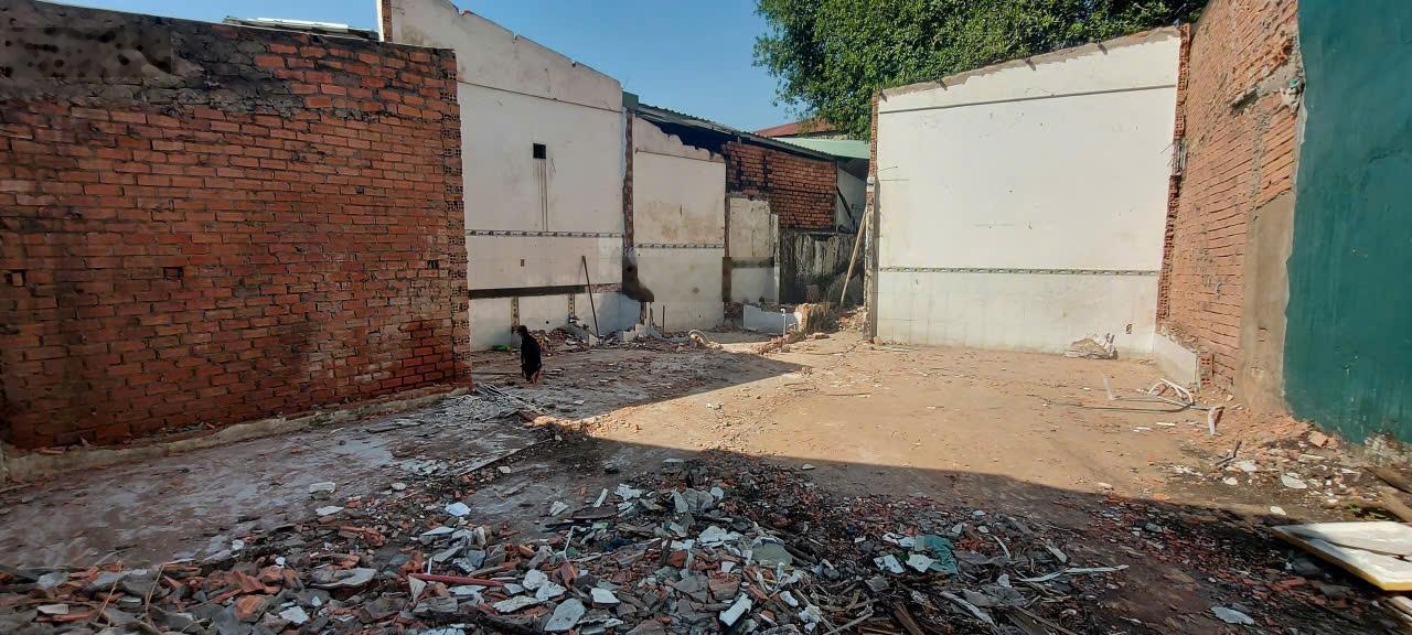 Bán nhà nát hẻm chợ Nguyễn Xí, Phường 26, Bình Thạnh (cũ), nhà nở hậu 10m