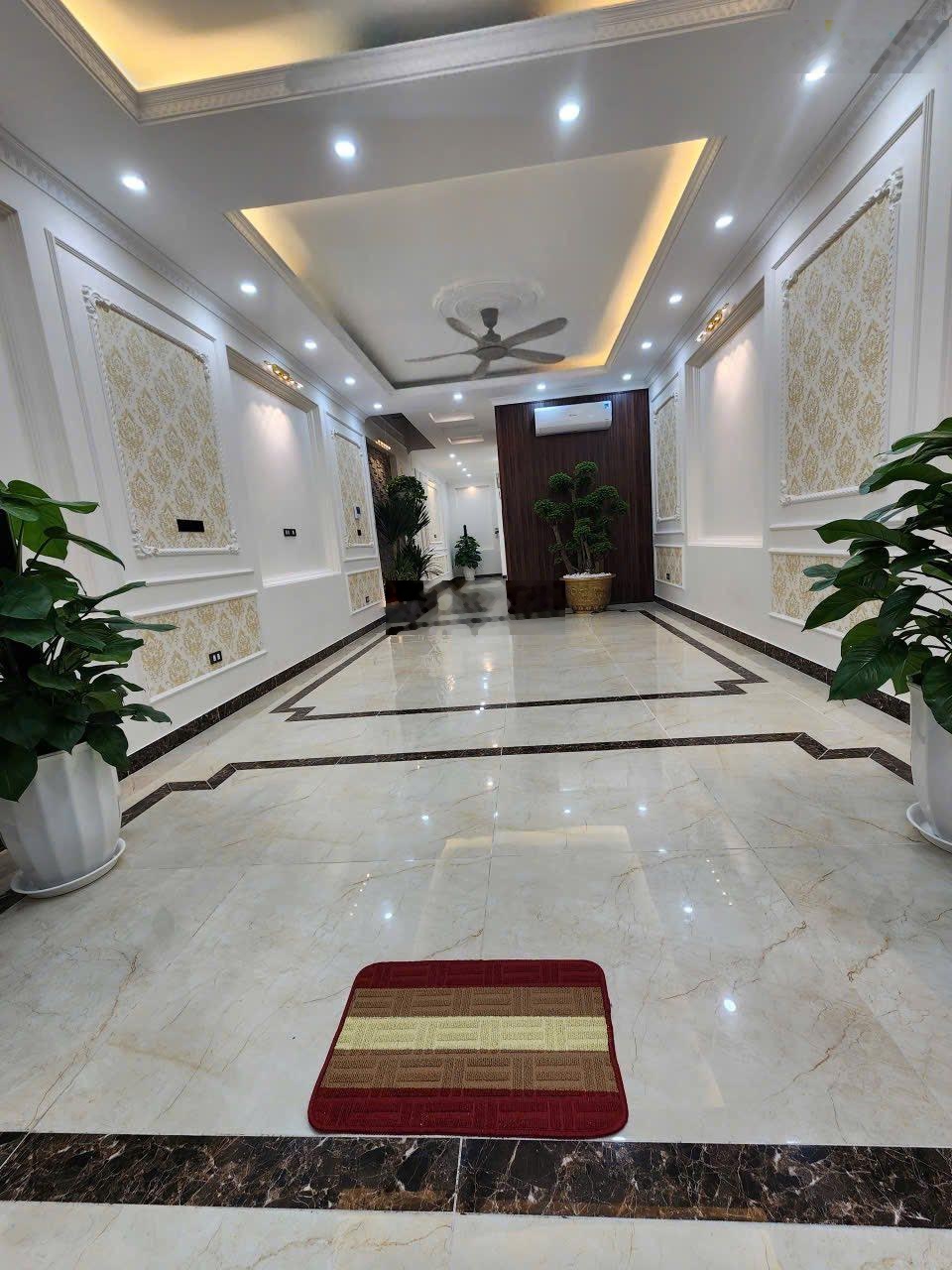 Bán nhà 6 tầng thang máy phố Kim Mã, DT 75m2 mặt tiền 5m, cách mặt phố 30m, nhà mới ở ngay