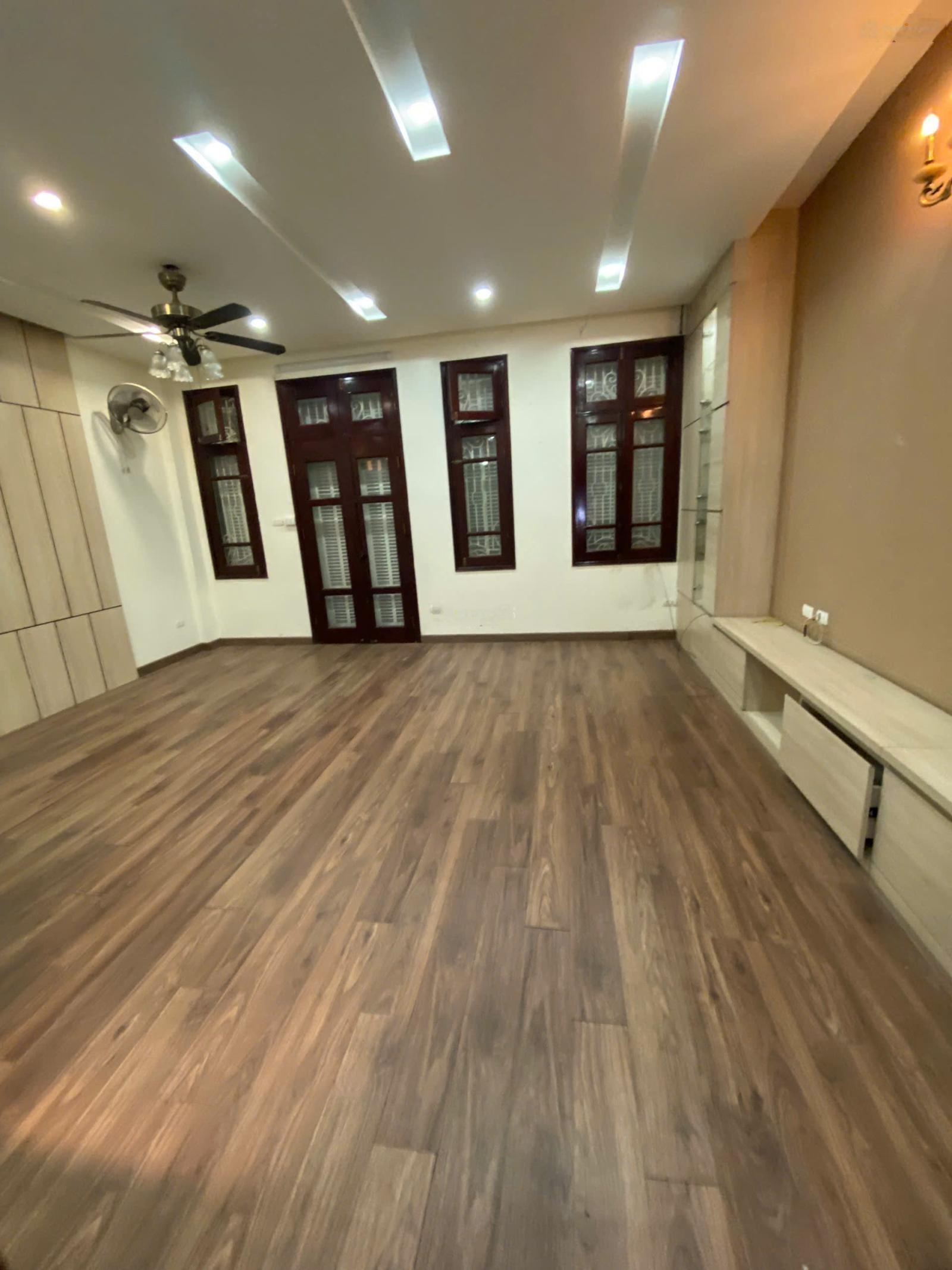 Cho thuê nhà khu trung kính - cầu giấy, 65m x 4 tầng, khu dân trí cao, giá 18tr/tháng