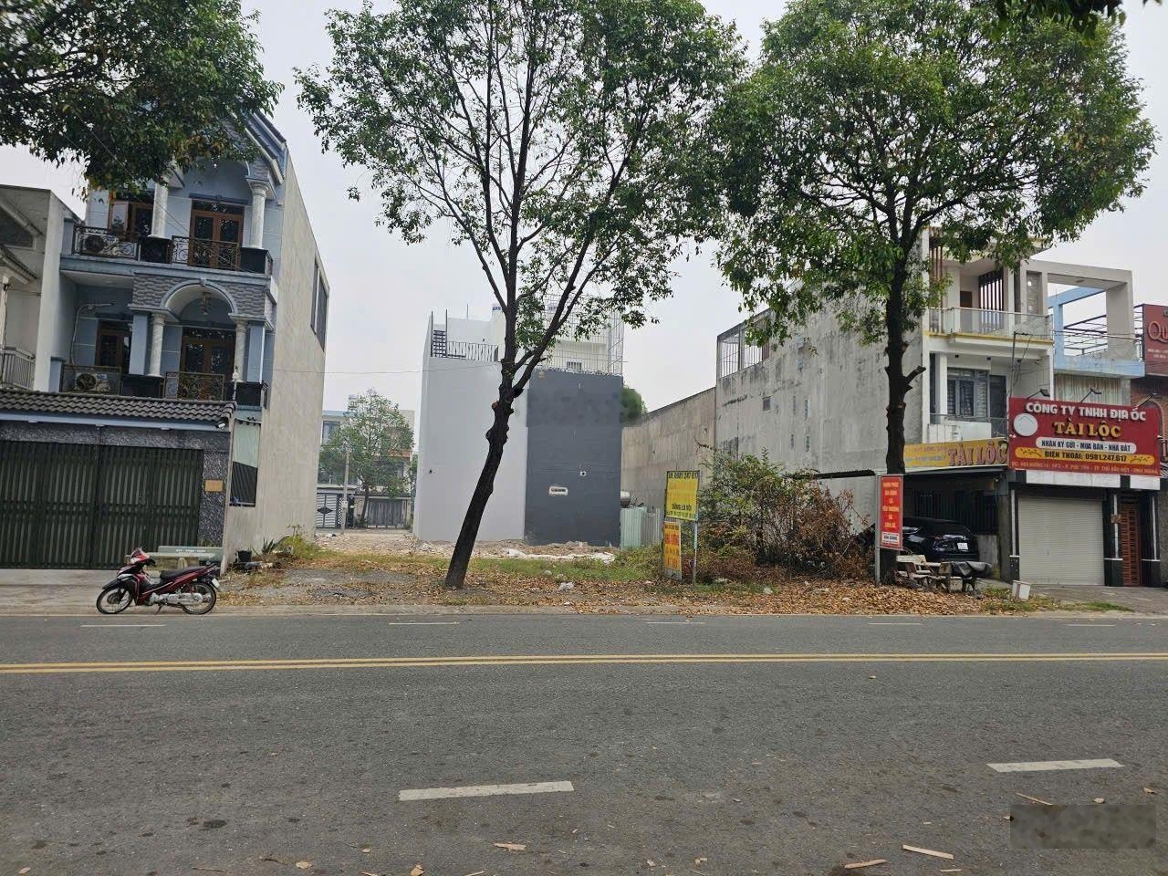 Gia đình mình cần bán 2 lô đất liền kề mặt tiền đường 51 Phú Tân Thủ Dầu Một cũ nay là thành phốHCM