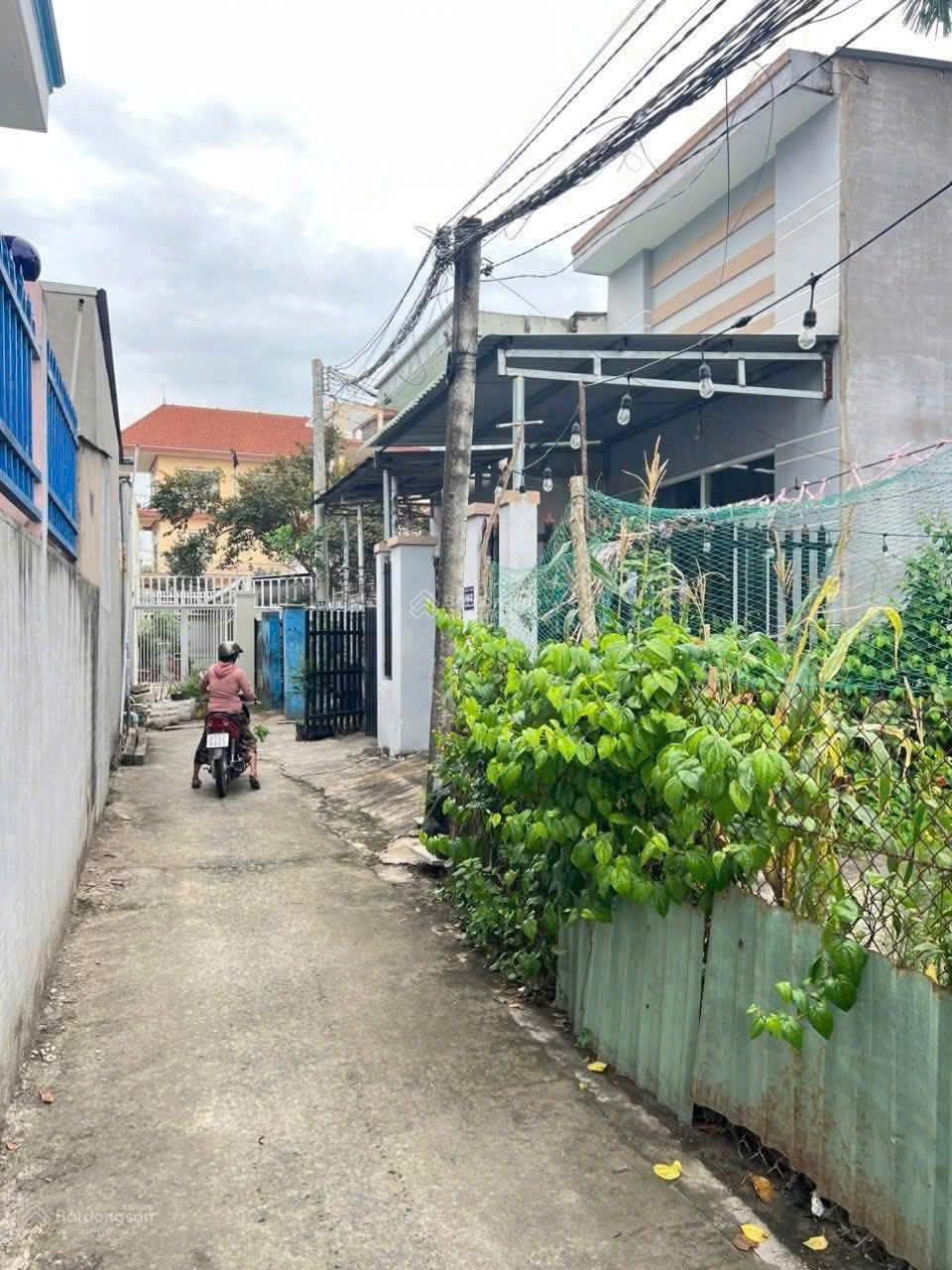 Bán nhà trệt lửng Bình Nhâm, Thuận An; DT 72m2 TC 60m2, giá 2.55 tỷ 2 PN dọn vào ở ngay