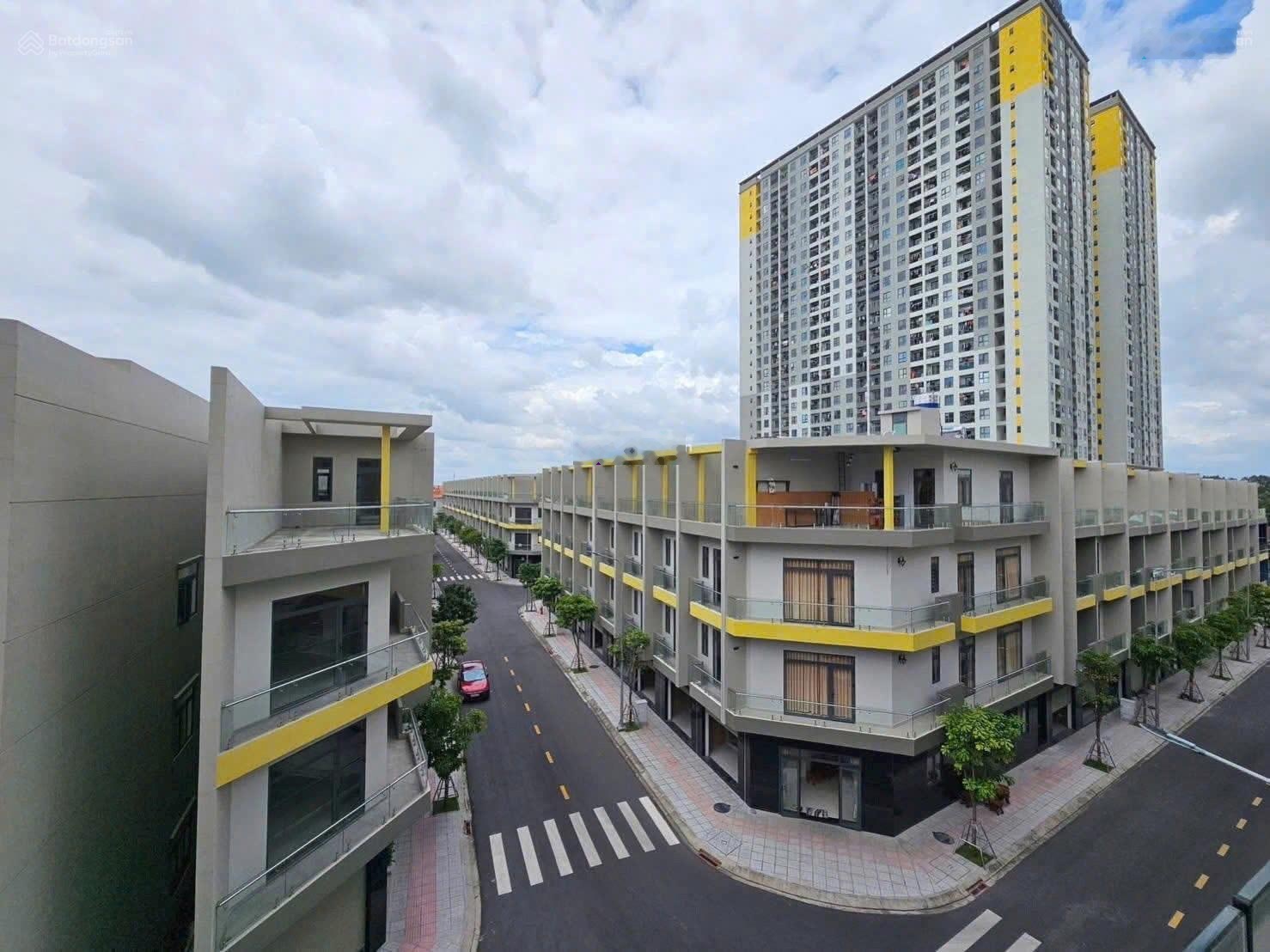 Nhà phố Bcons 4 tầng, DTXD 241m2, đã có sổ, liền kề khu đô thị Bcons và trung tâm thương mại