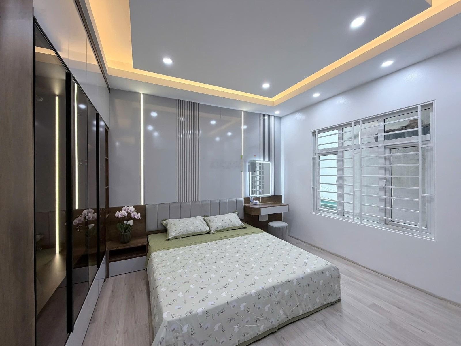 Bán nhà Võng Thị Tây Hồ 45m2 - 5 tầng - lô góc thoáng - 50m ra bờ hồ - 5m ra oto