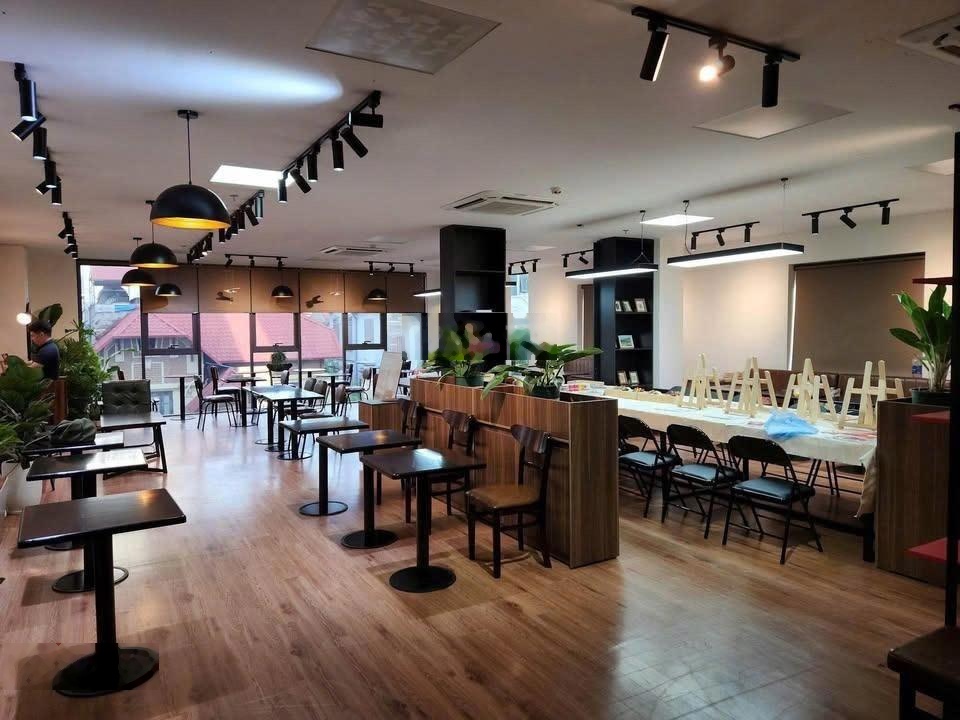 Cho thuê góc 2MT Cao Thắng Quận 3 (ngang 10 dài 18m) DTSD 360m2