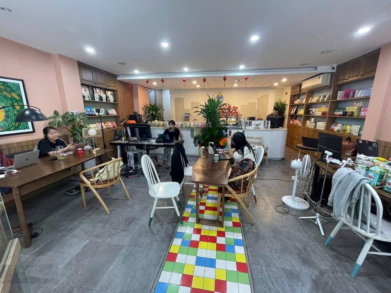 Quán bia đế CC Đỗ Nhuận DT 75m2 x 1 tầng + lửng 67m2 - riêng, lô góc 2 mặt tiền, vỉa hè kinh doanh