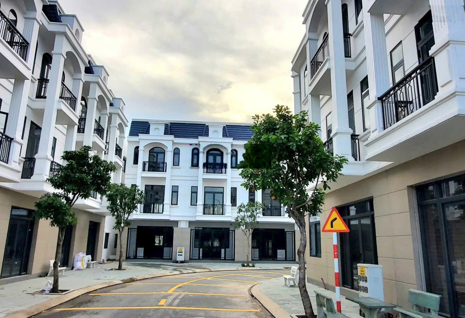 Chính Chủ Cần Tiền Bán Cắt Lỗ Căn Góc Tại Bình Chuẩn - Thuận An - Giá chỉ 6XX - Sẵn sổ