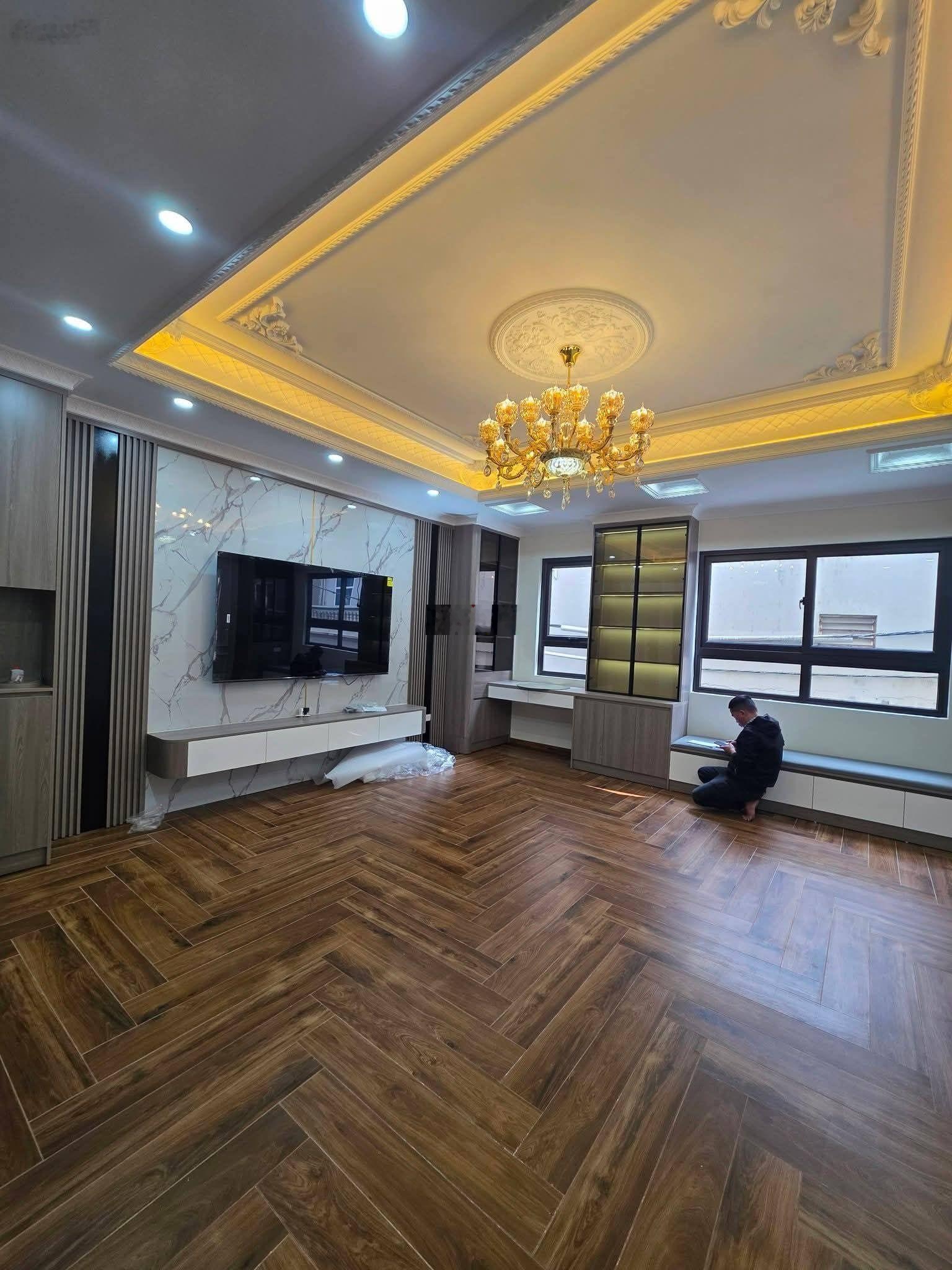 Nhà mới Phạm Văn Đồng - lô góc - ô tô vào nhà - 7 tầng thang máy - thông sàn kinh doanh - 18.8 tỷ