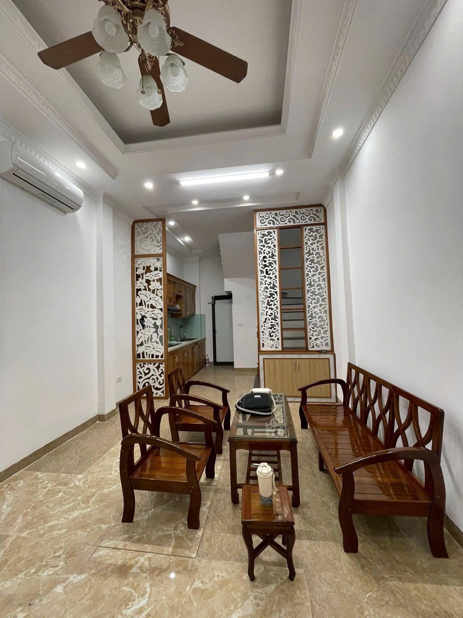 Cho thuê nhà nguyên căn phố thạch bàn - ô tô đỗ gần - 5 tầng - lô góc - 3p đến aeon mall long biên!