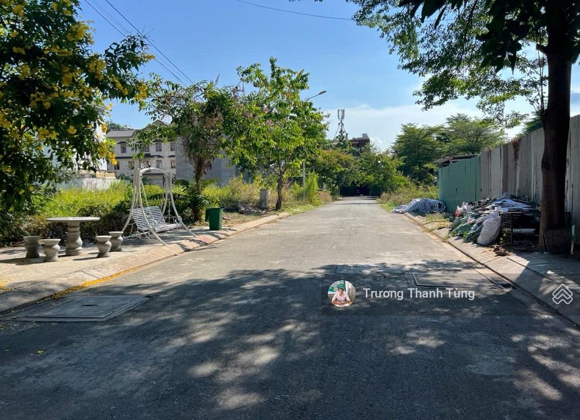 Bán đất biệt thự HAMT đường Đỗ Xuân Hợp gần Global City. Giá 105tr/m2