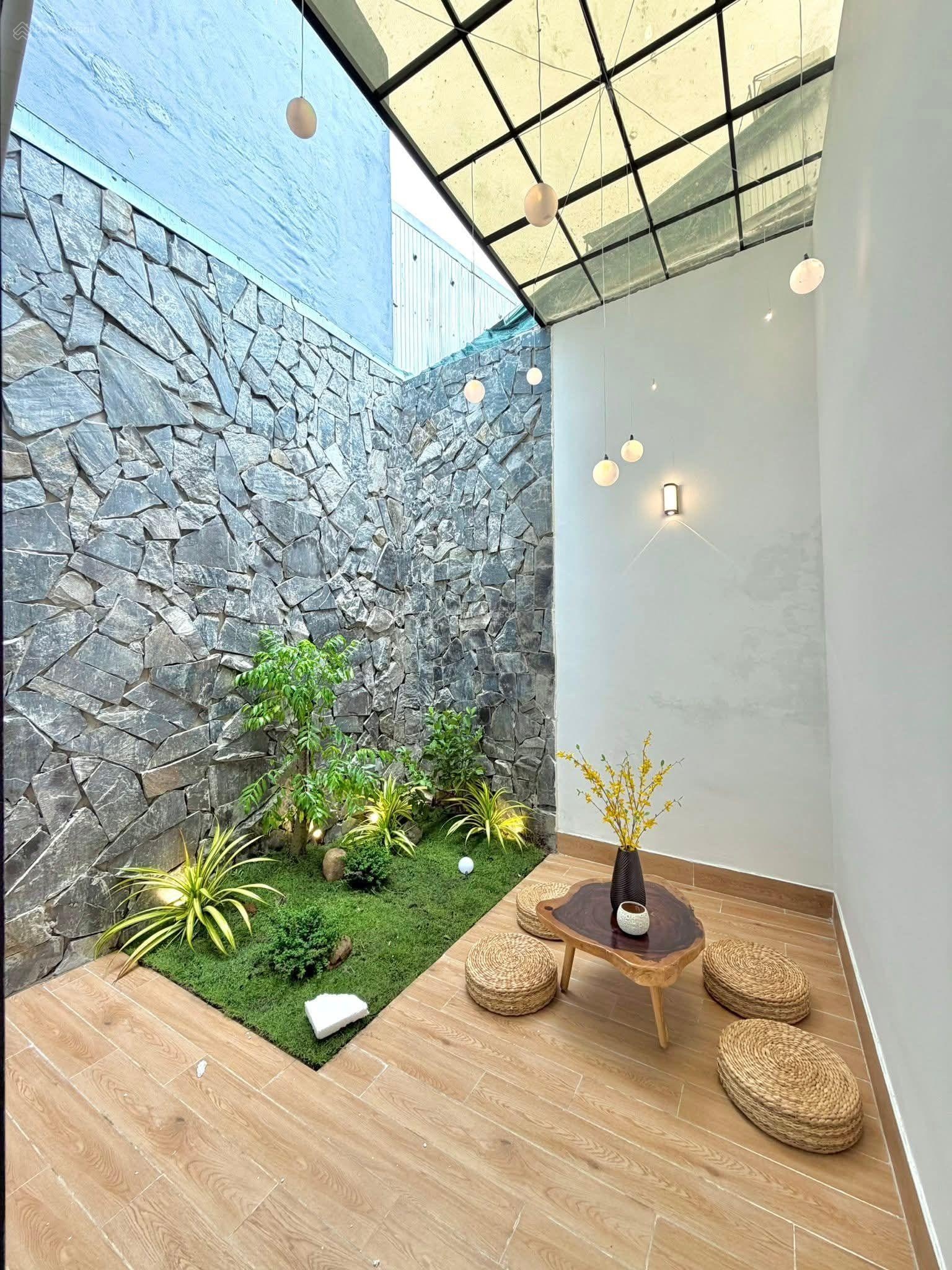 Nhà 2 tầng sân vườn xây mới Điện Biên Phủ